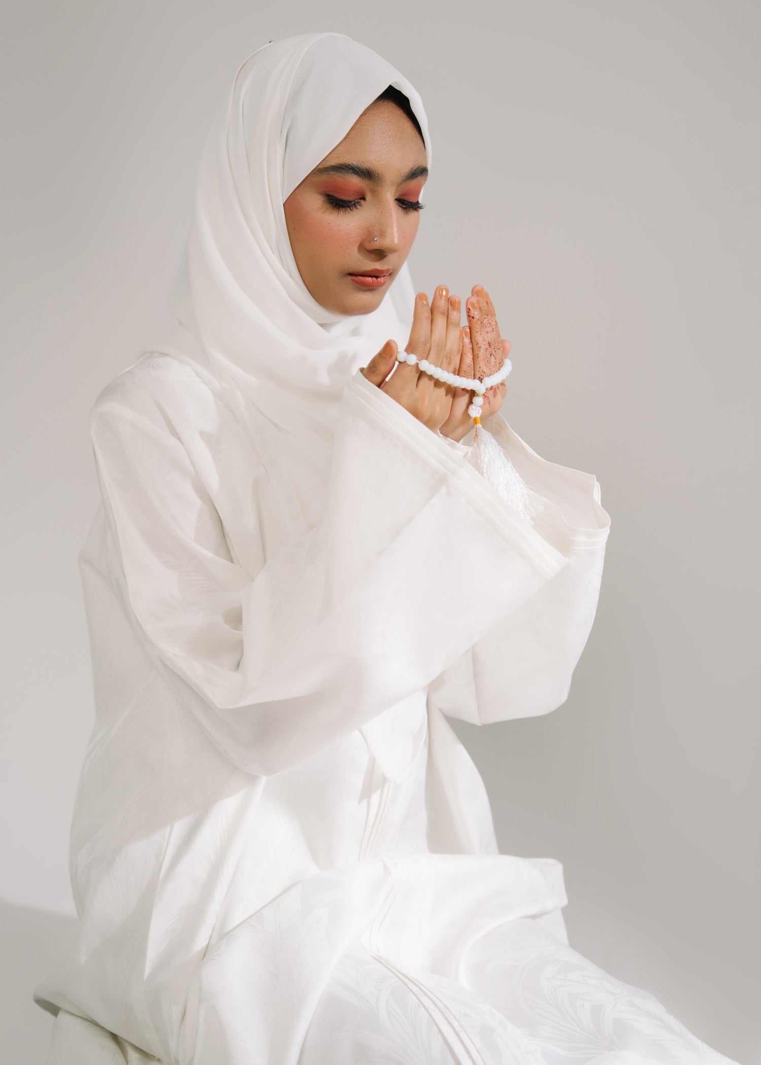 jacquard silk Abaya in Snow