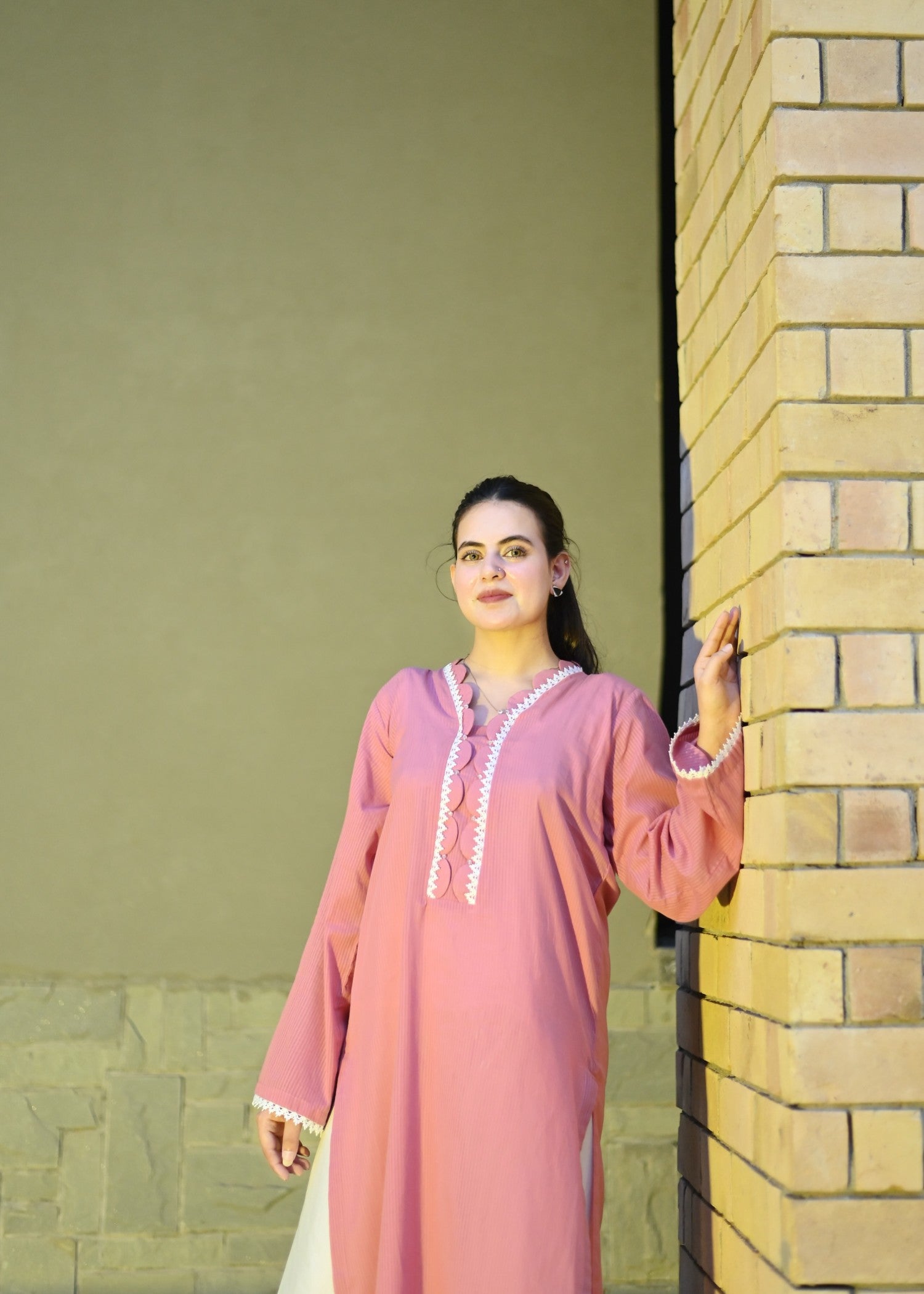 linen Kurta Set in White, pink