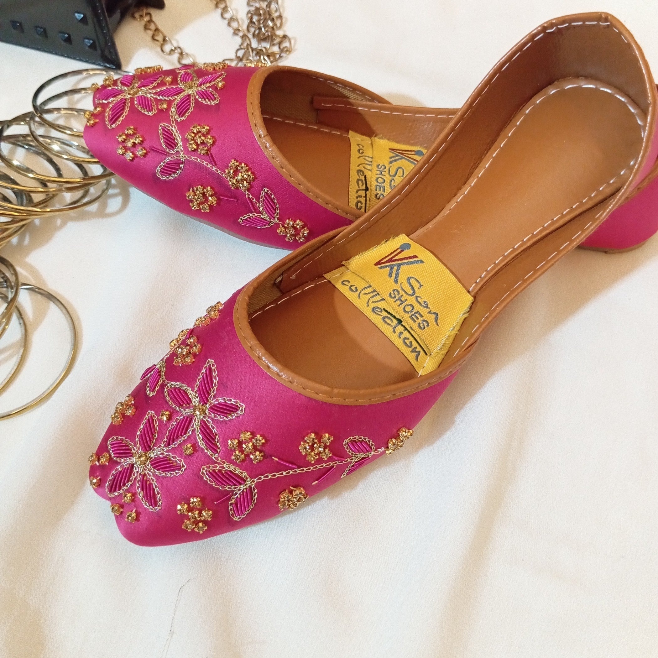 Khussa in Shocking pink by - High Quality Women Khussa XNE7533