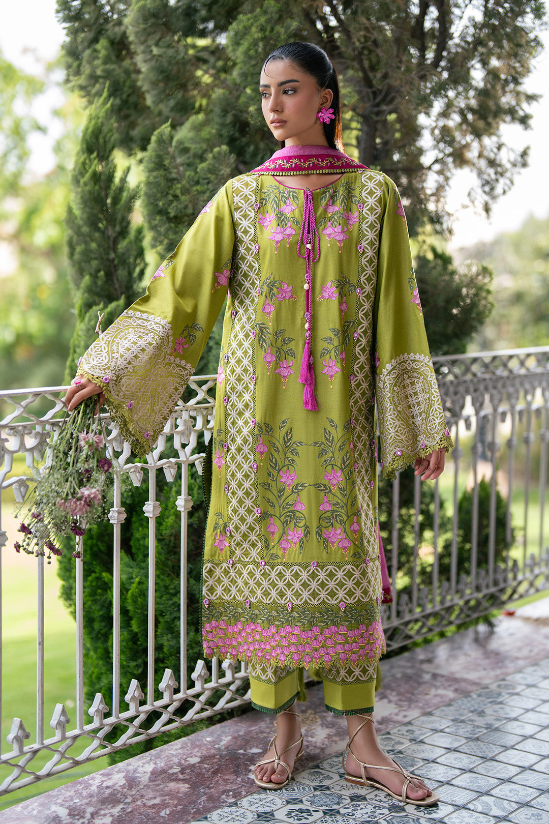 Summer Lawn – 7073-Summer