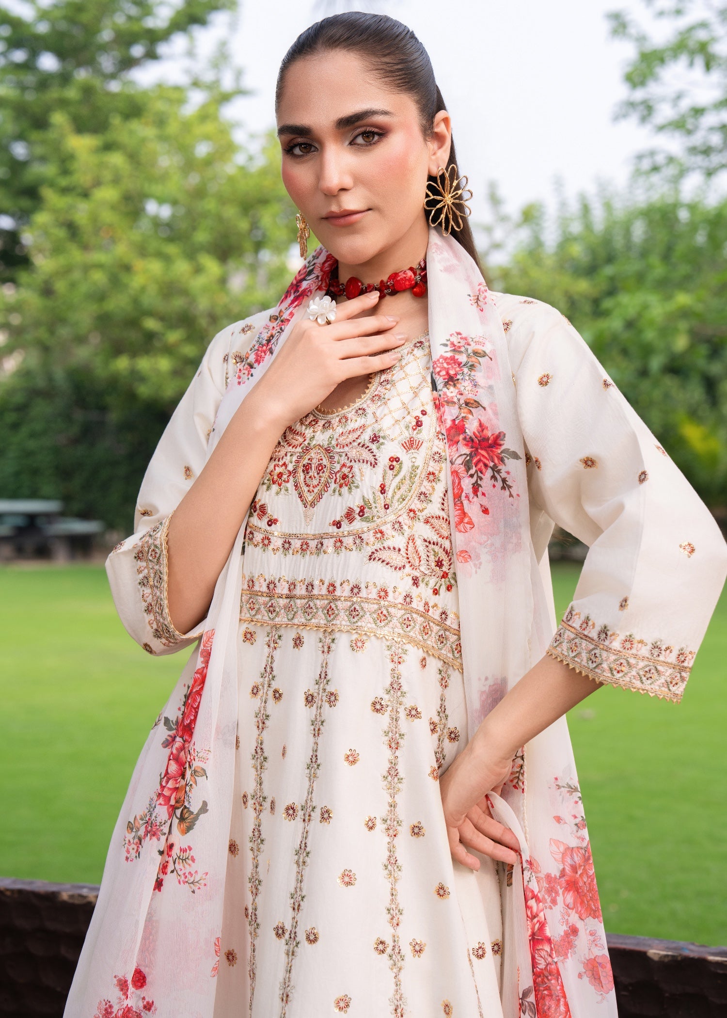 lawn Pishwas in Off-white