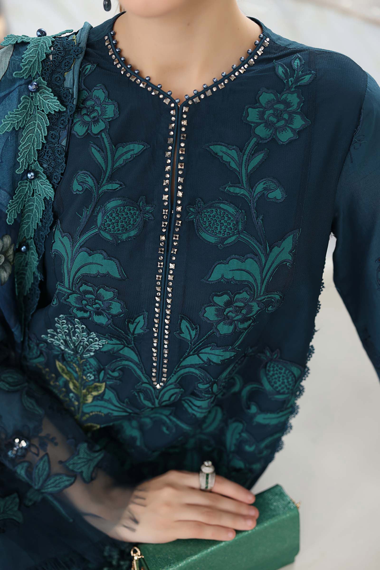 Eid Festive Luxury Lawn – EL26-06