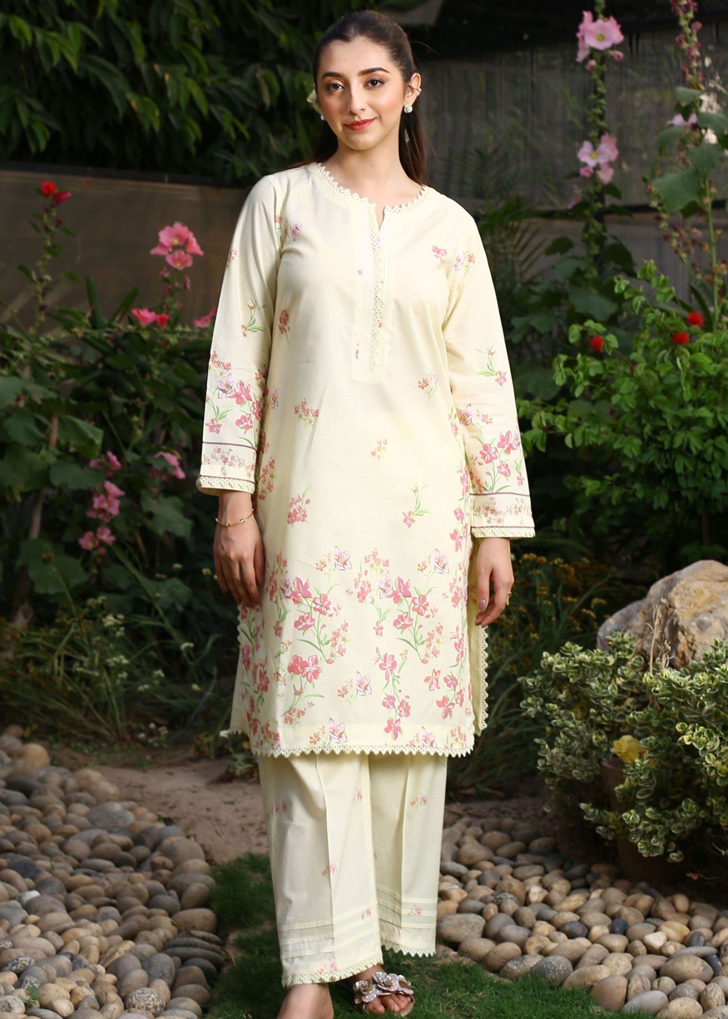 lawn Kurta Set in Light yellow