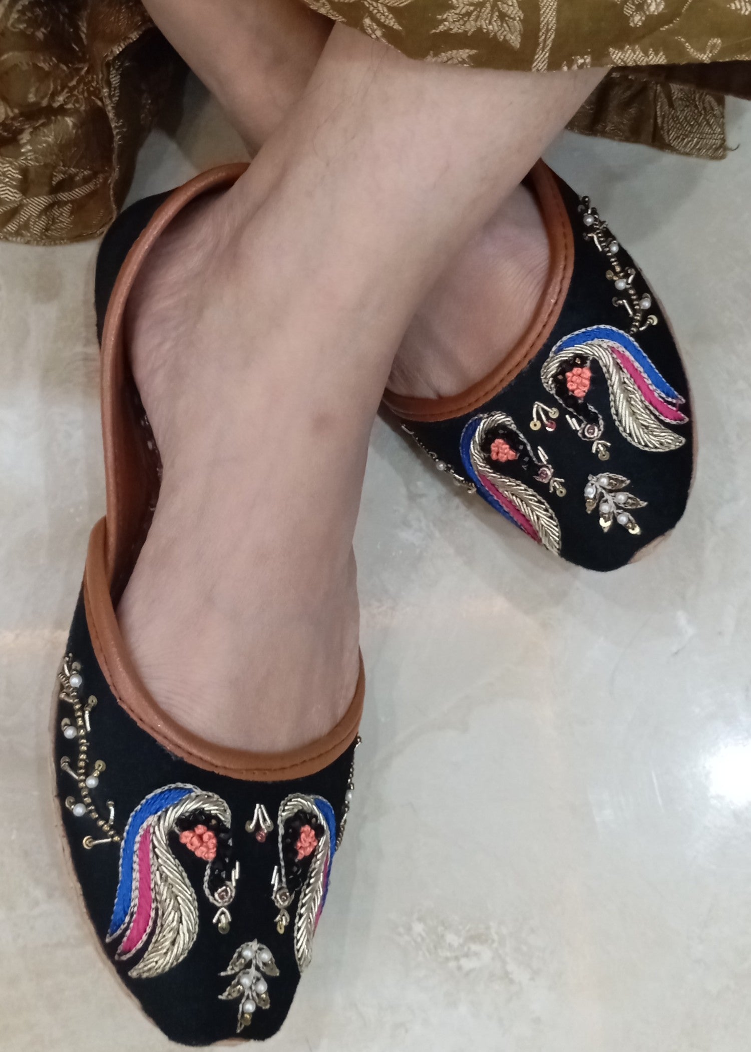 Khussa in Matte black by - High Quality Women Khussa LMS1893