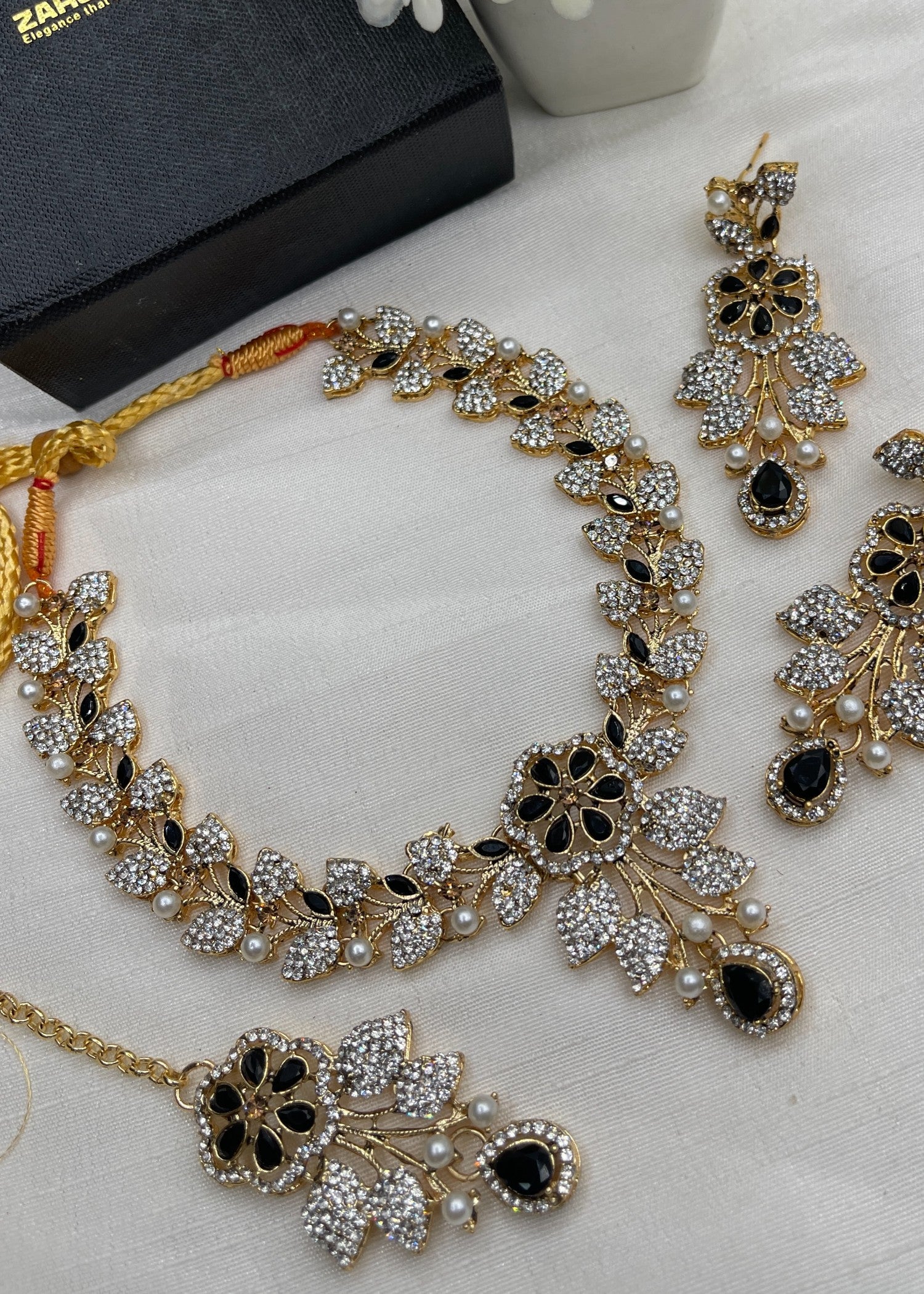 Jewelry Set in Black, pearl white Color by - Trendy Women Jewelry Set BGN2890