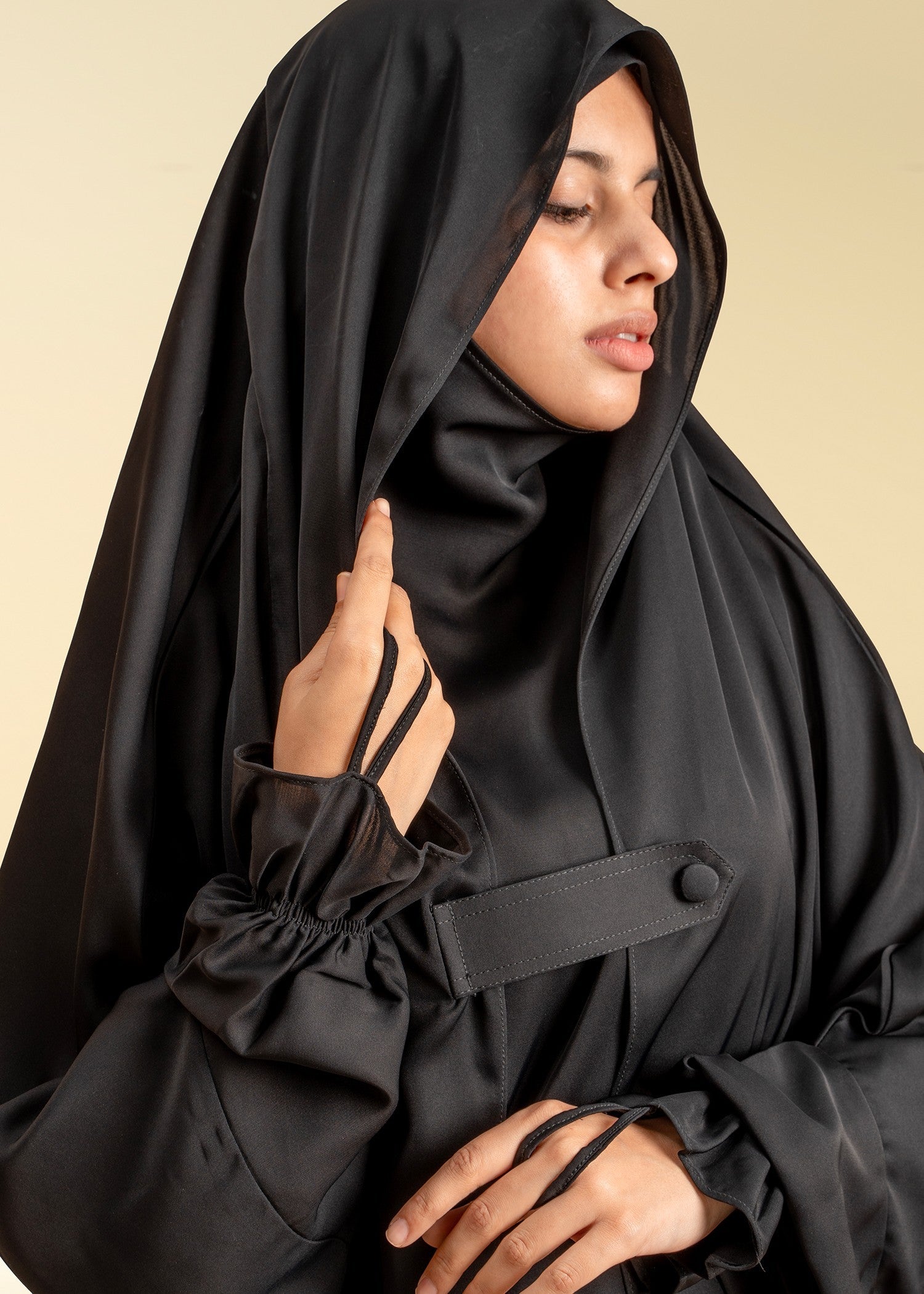 nidha Jilbab in Black