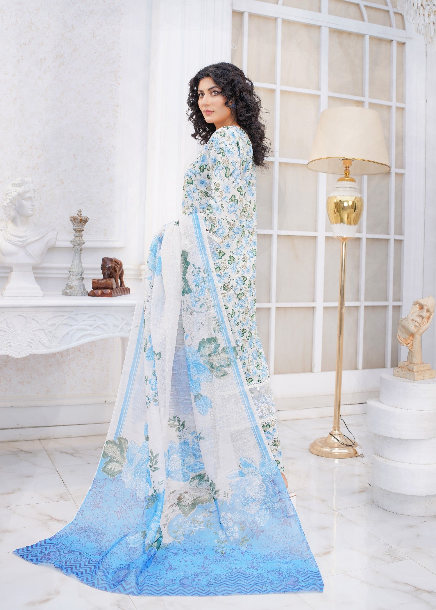 lawn Kurta Set in Porcelain