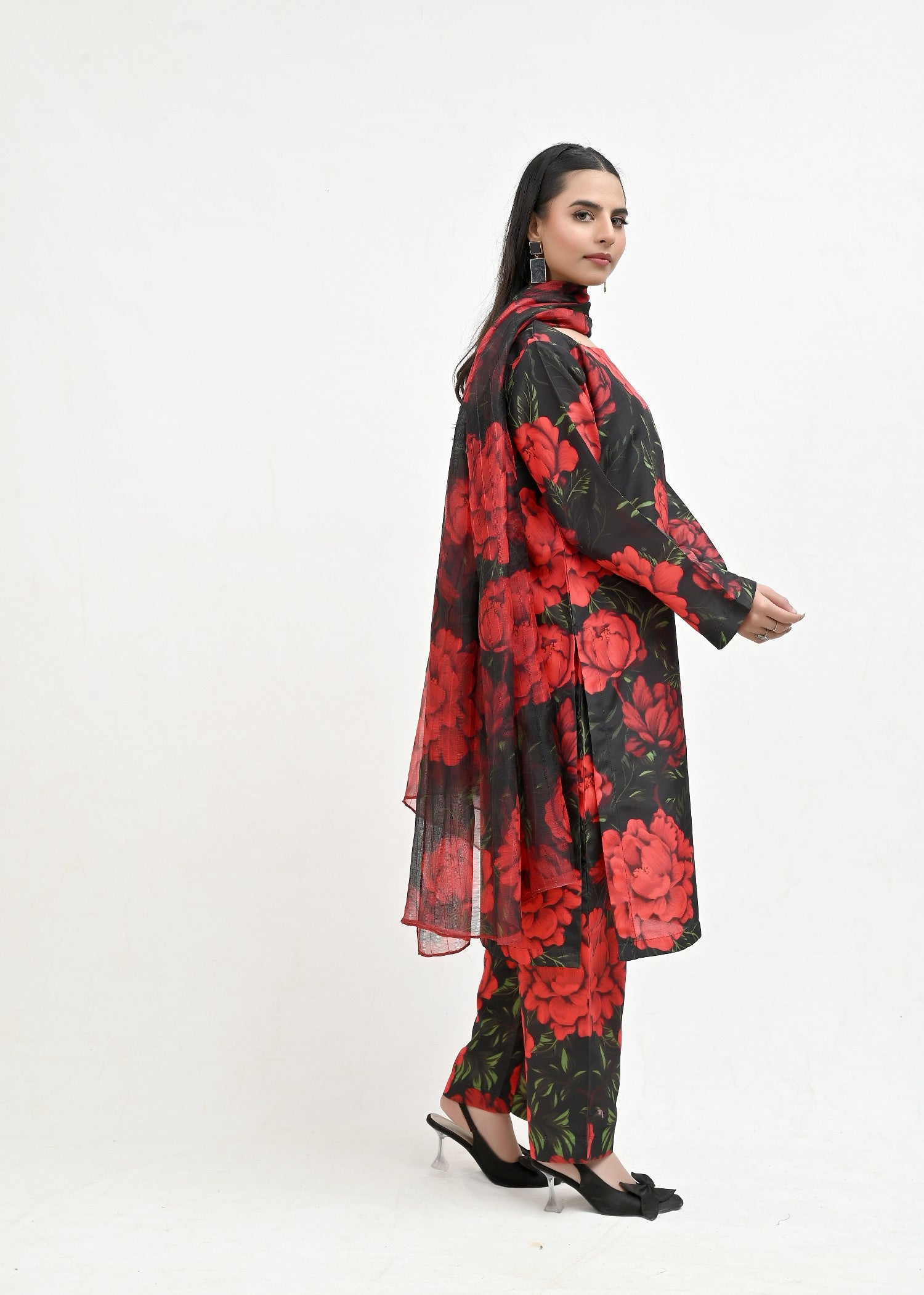 pk raw silk Kurta Set in Black, crimson