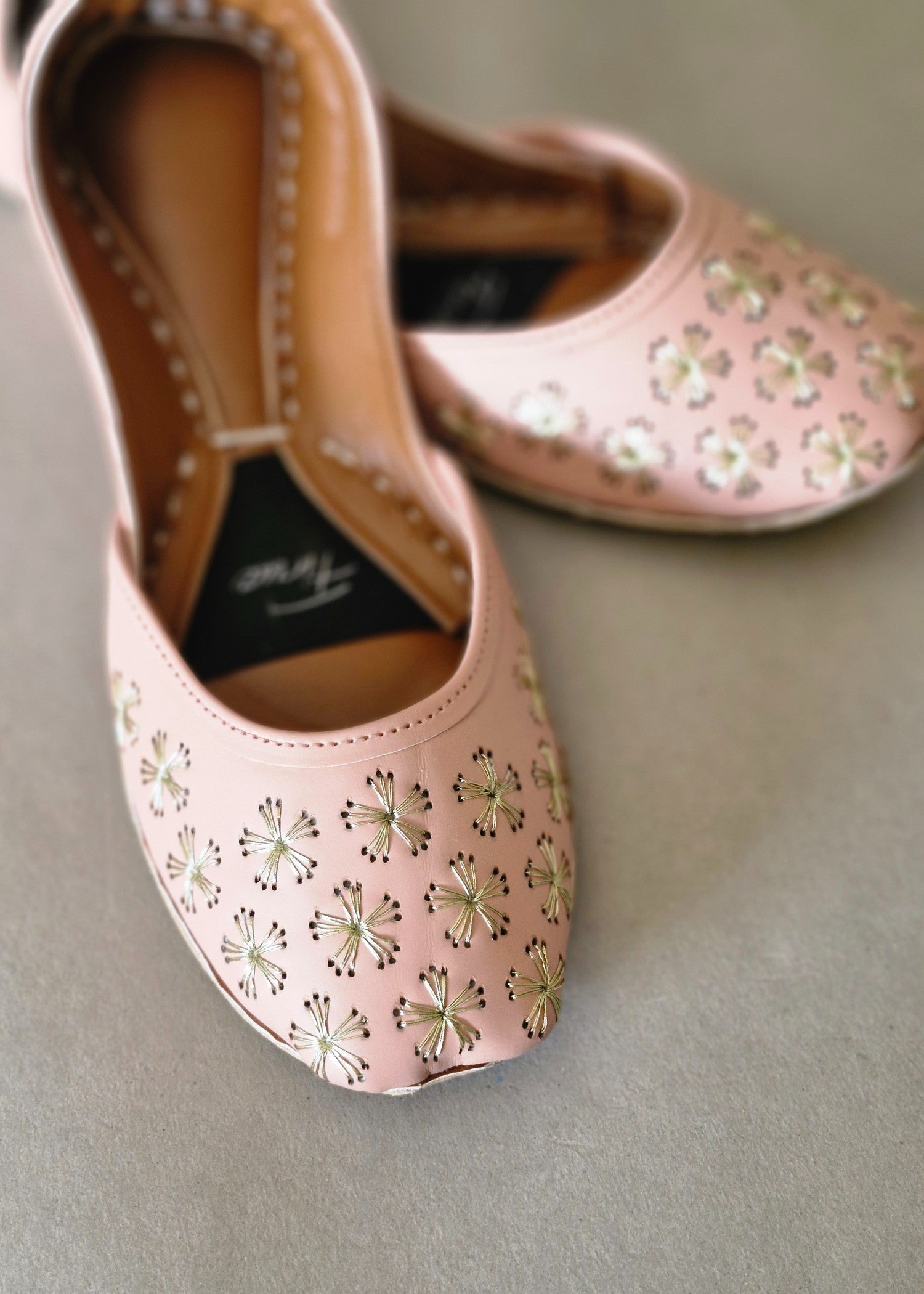 Khussa in Pastel pink by - High Quality Women Khussa GDS2867