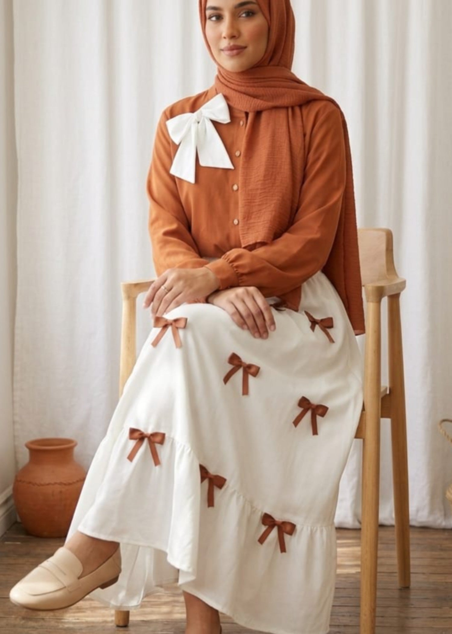 crepe georgette Skirt in White, rust orange