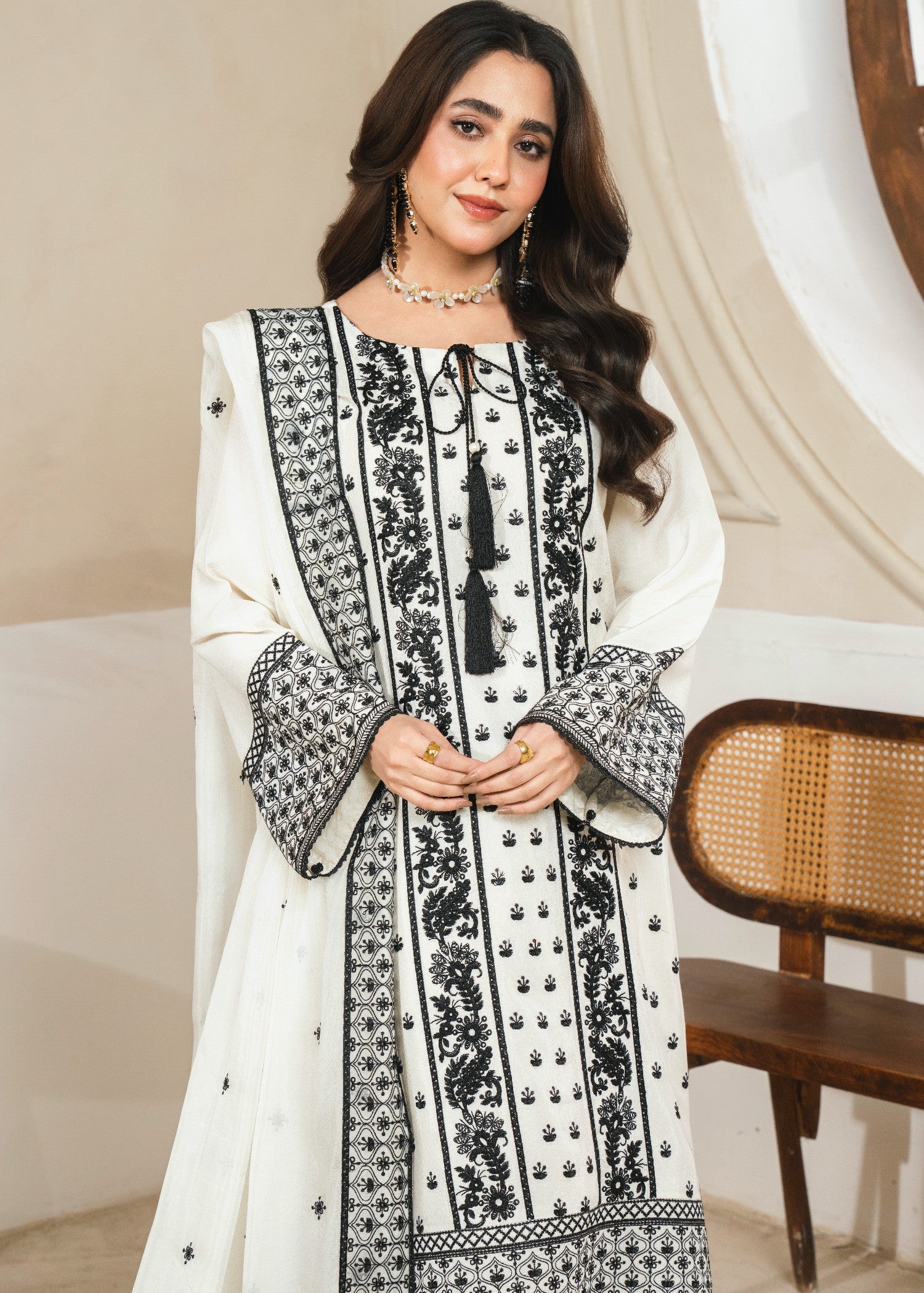 raw silk Kurta Set in Black, white