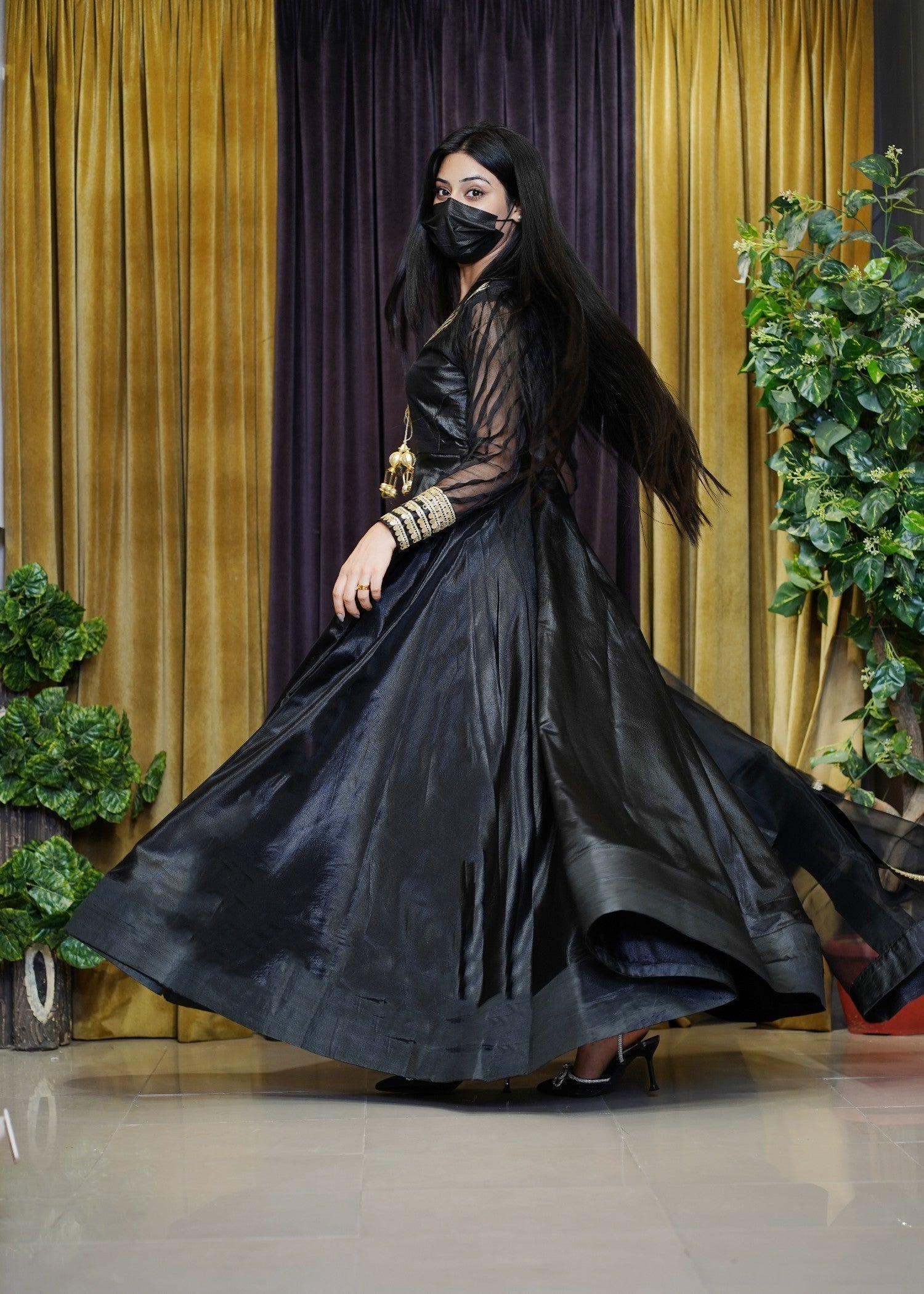 polyester kattan silk Maxi in Black