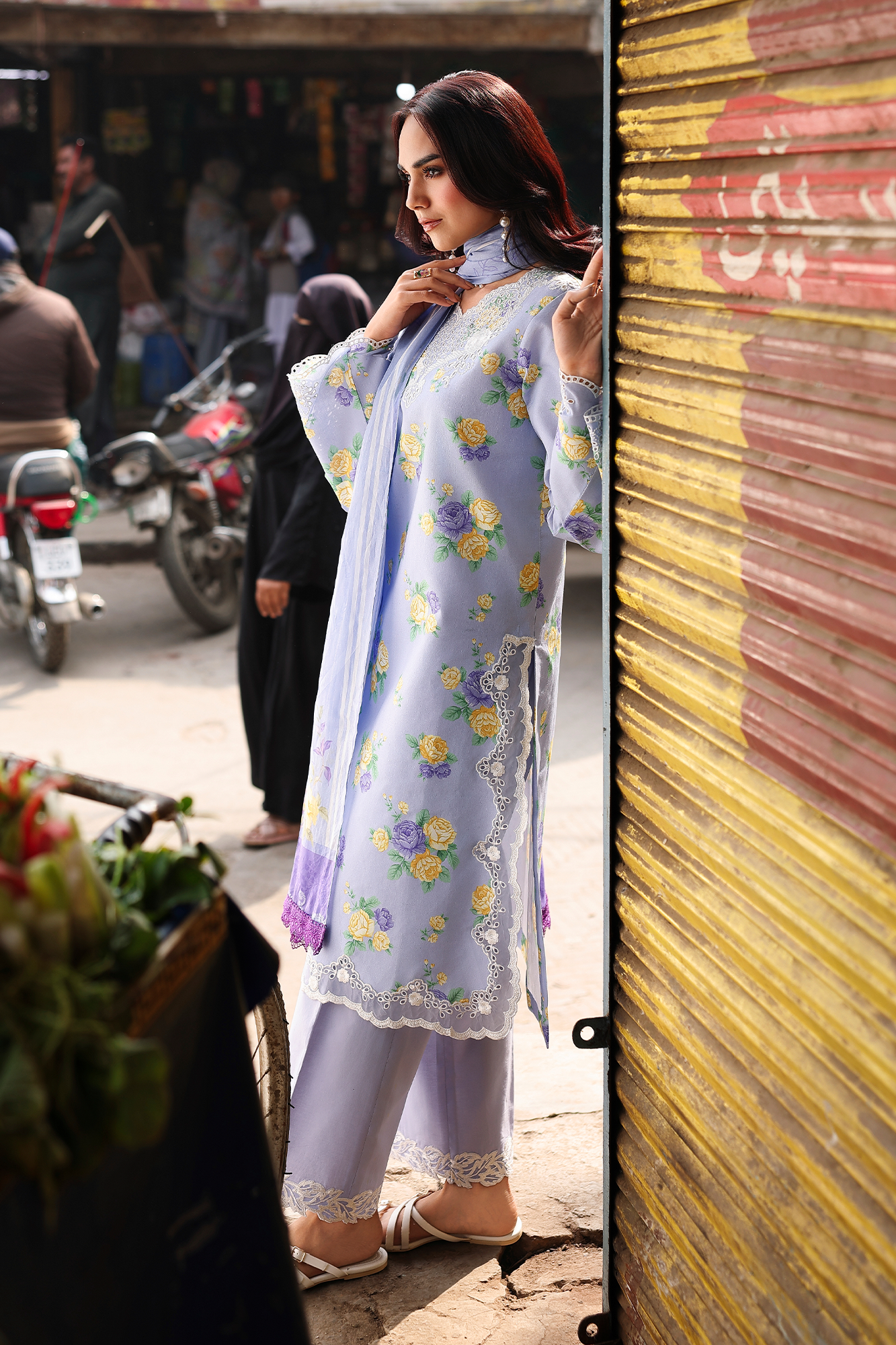 Floral Symphony Lawn – V2-09