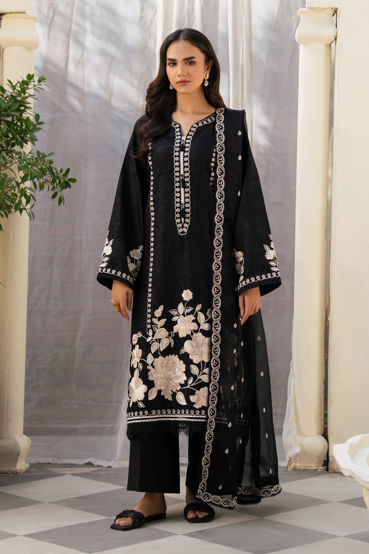 Eid Edit Lawn – AMARIS
