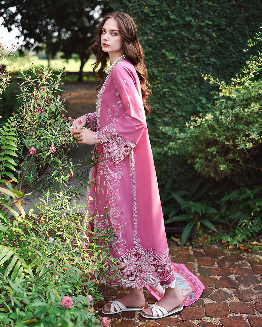 Secret Garden Lawn – Mystic Camellia
