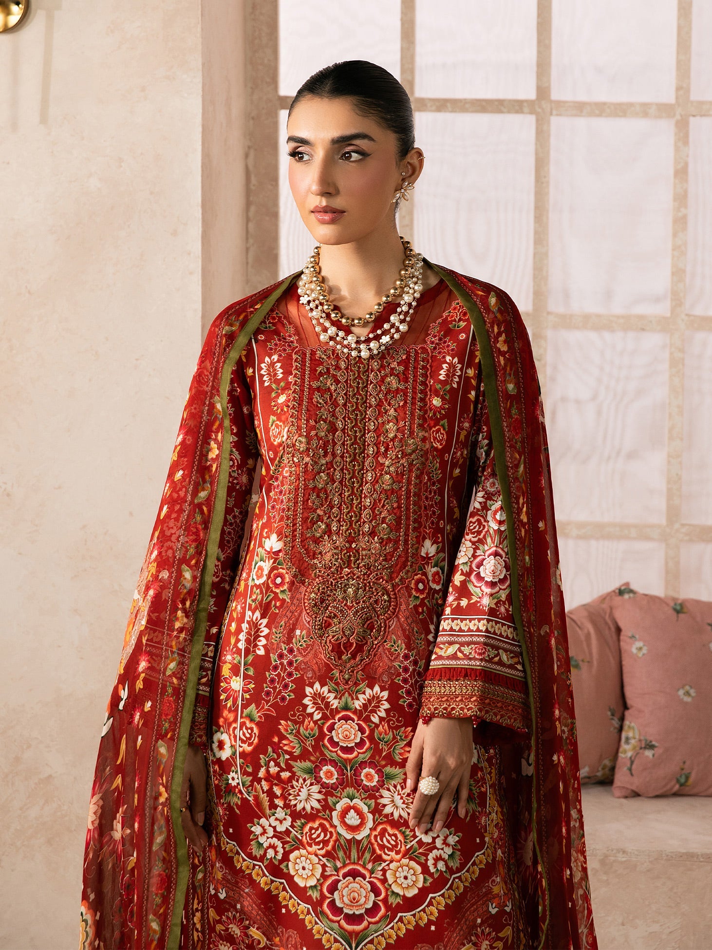 Syra Lawn – Calyx