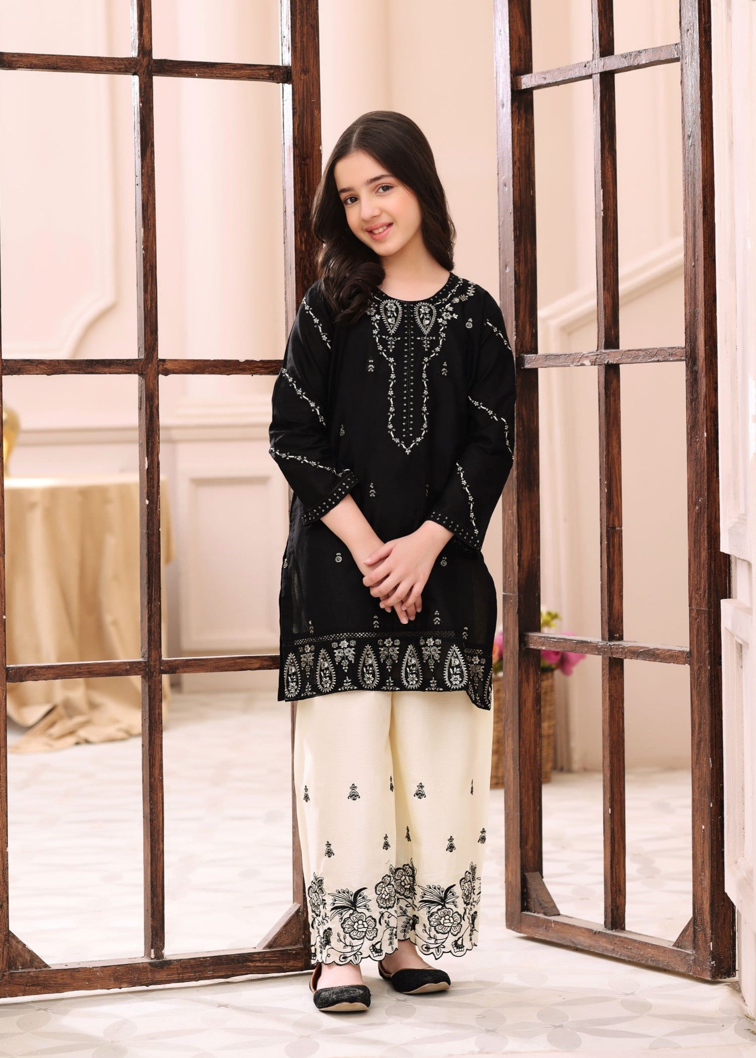 lawn Kurta Set in Jet black