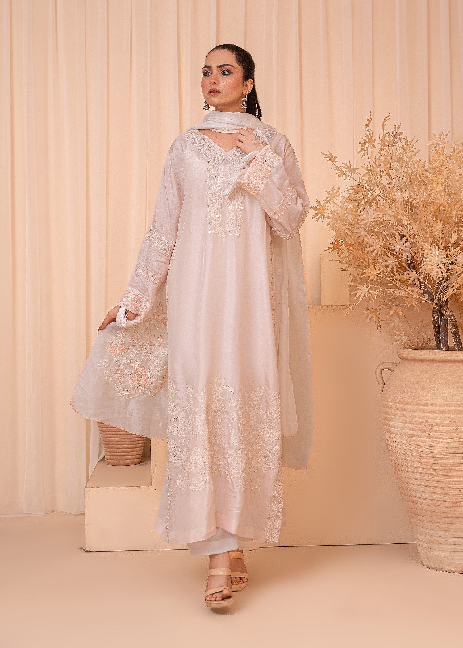 silk Kaftan in White, pink