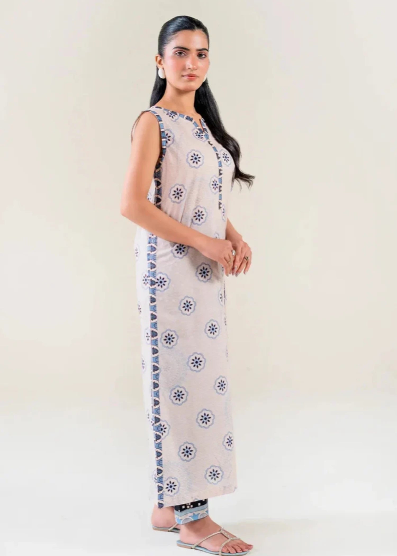 lawn Kurta Set in Pearl white