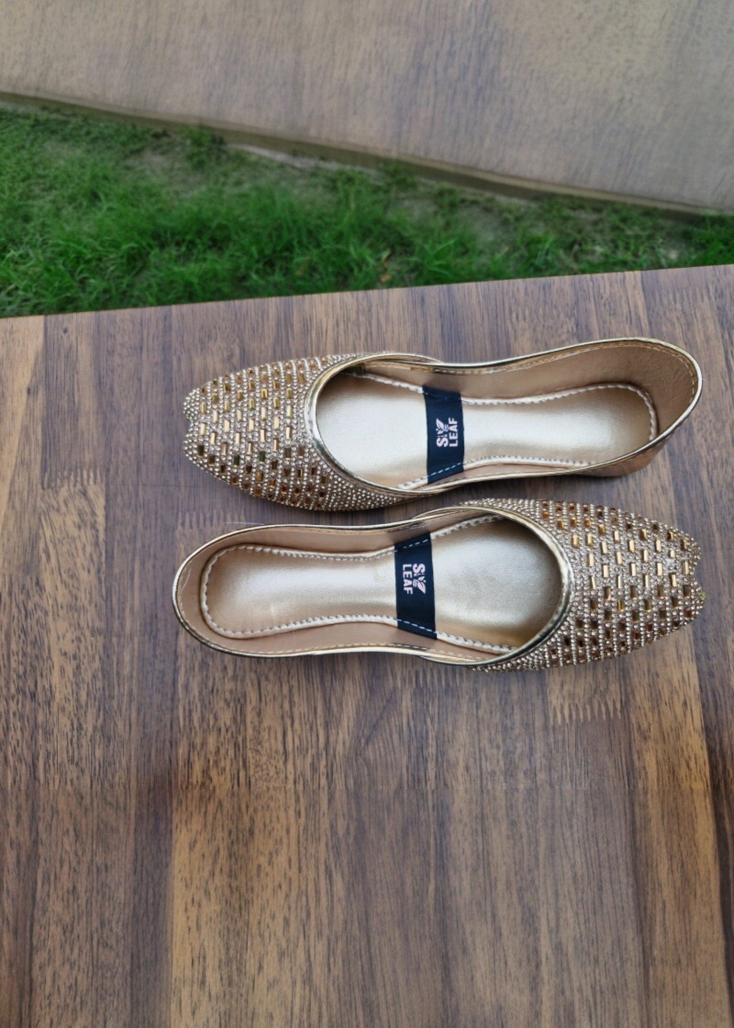 Khussa in Gold by - High Quality Women Khussa AFT5211