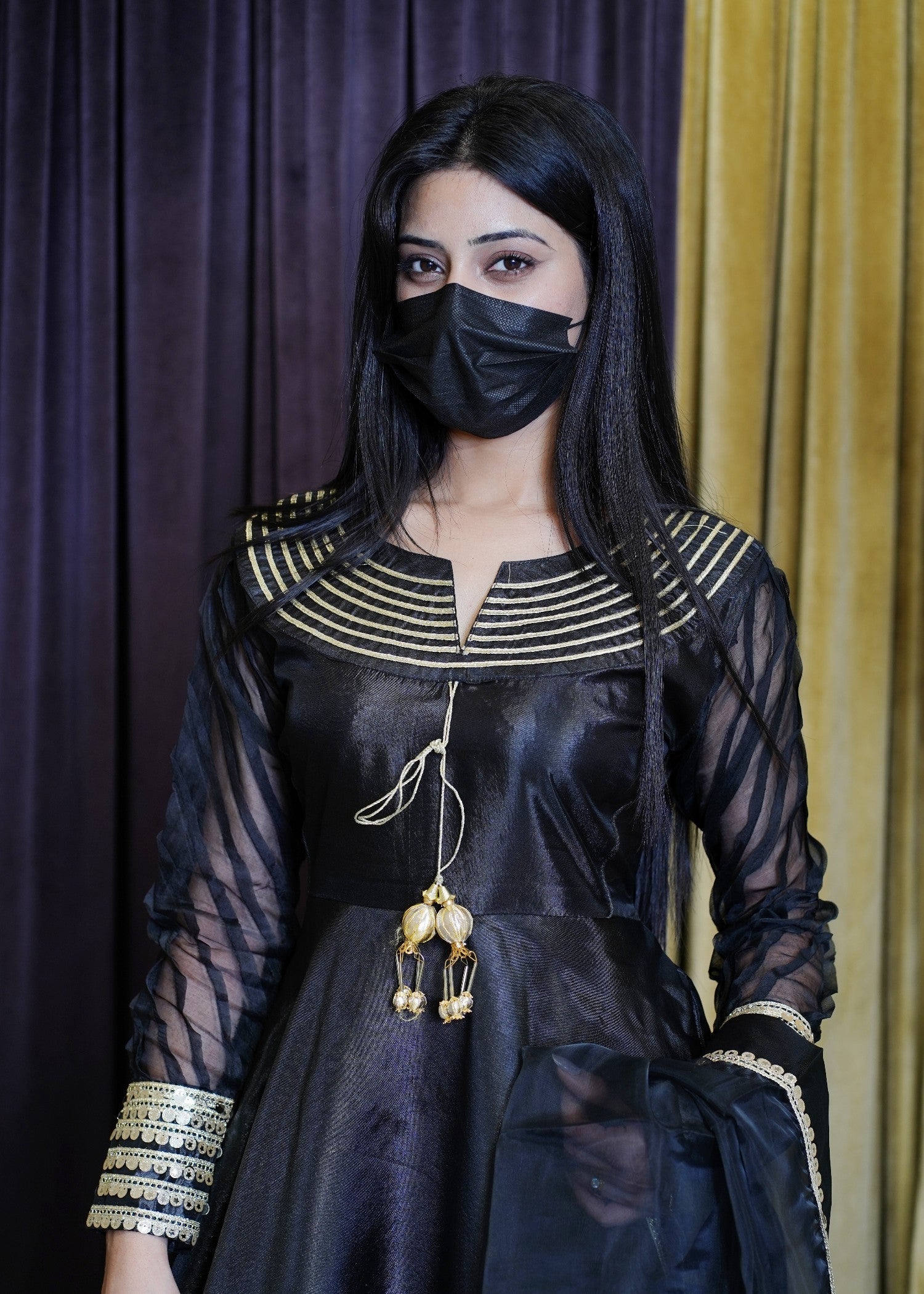 polyester kattan silk Maxi in Black