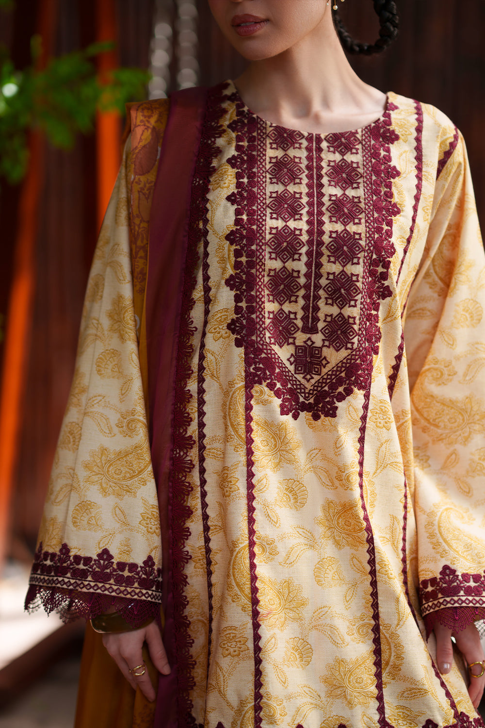 Laanem Luxury Lawn – ZAREEN-A-SRL26-06