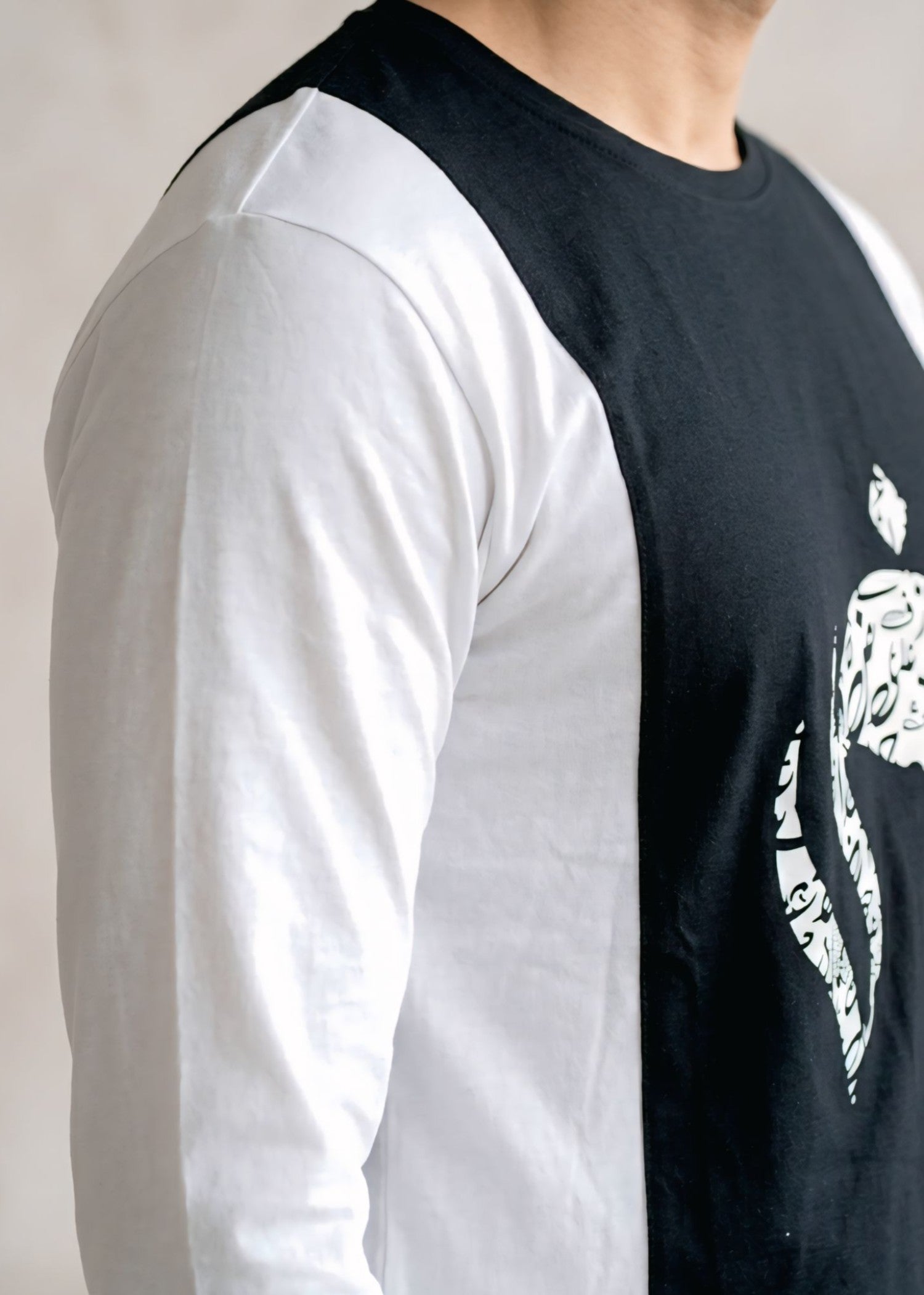 cotton jersey T Shirt in Black, off-white