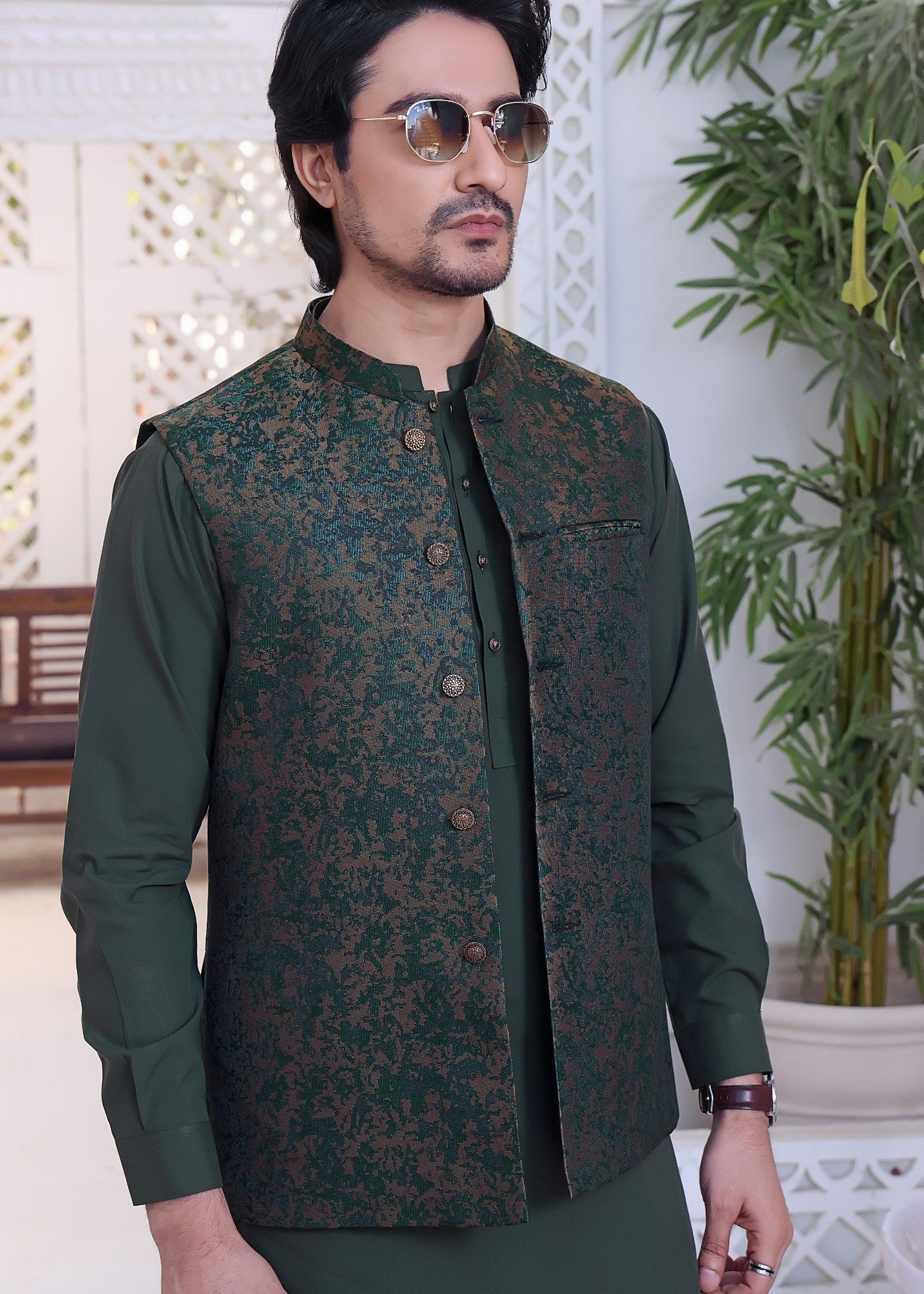 self jacquard Waistcoat in Green - view 7