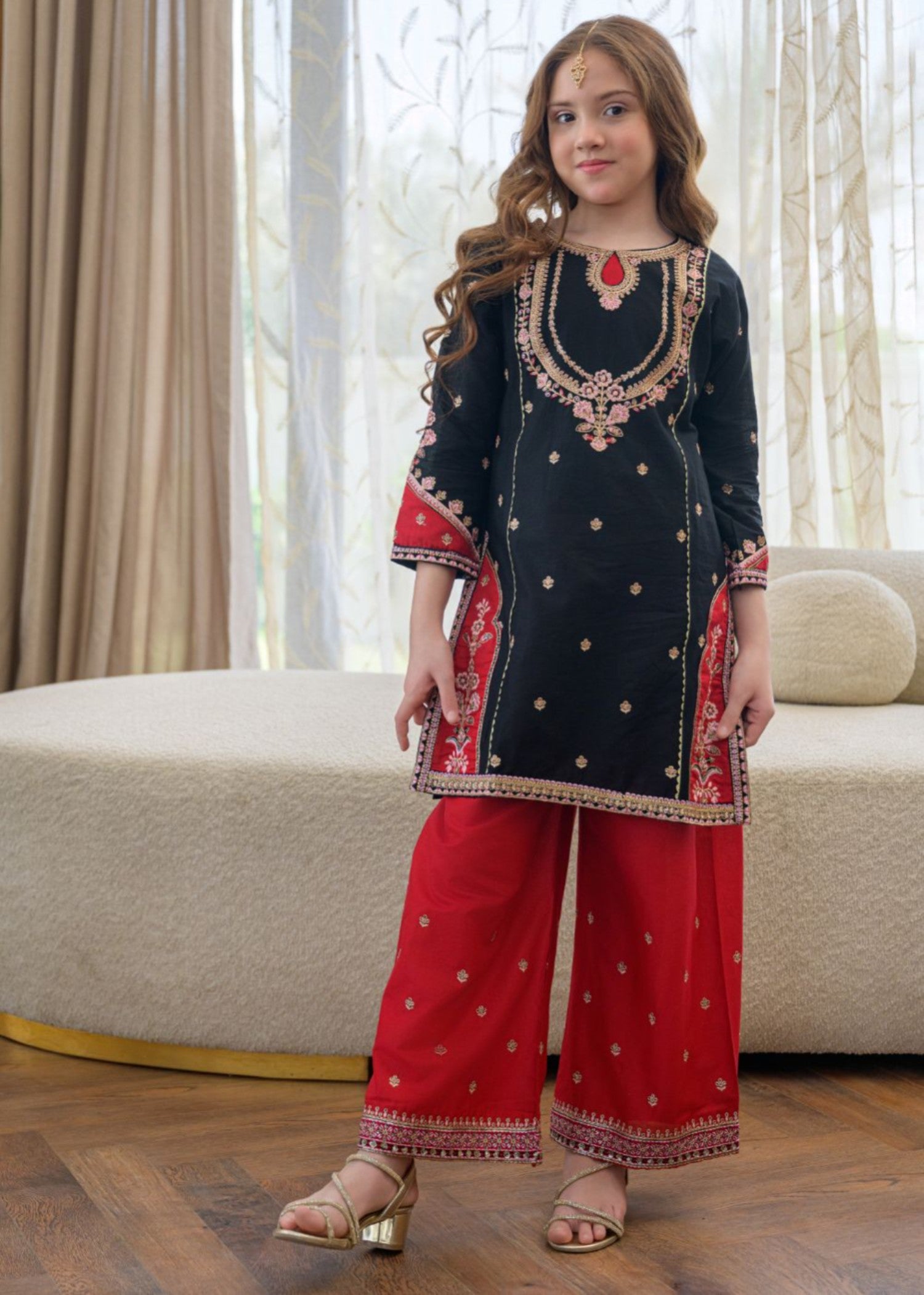lawn Kurta Set in Black, red