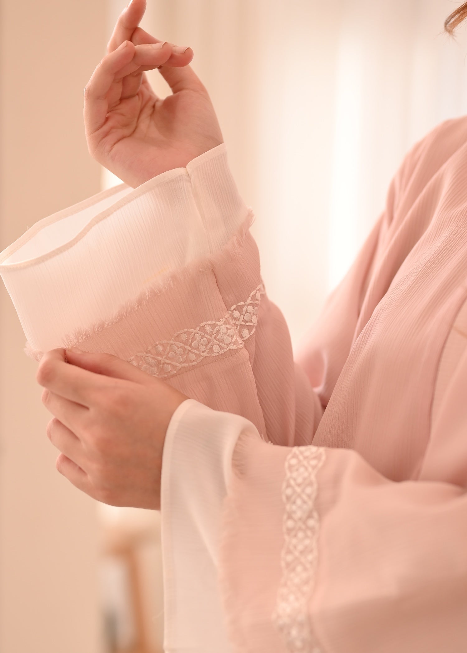 crinkle Abaya in Baby pink