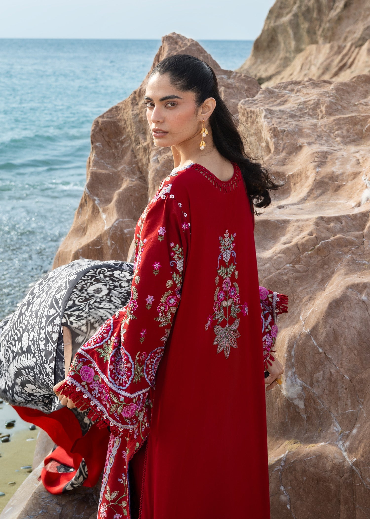 Festive Luxury Lawn – Laal
