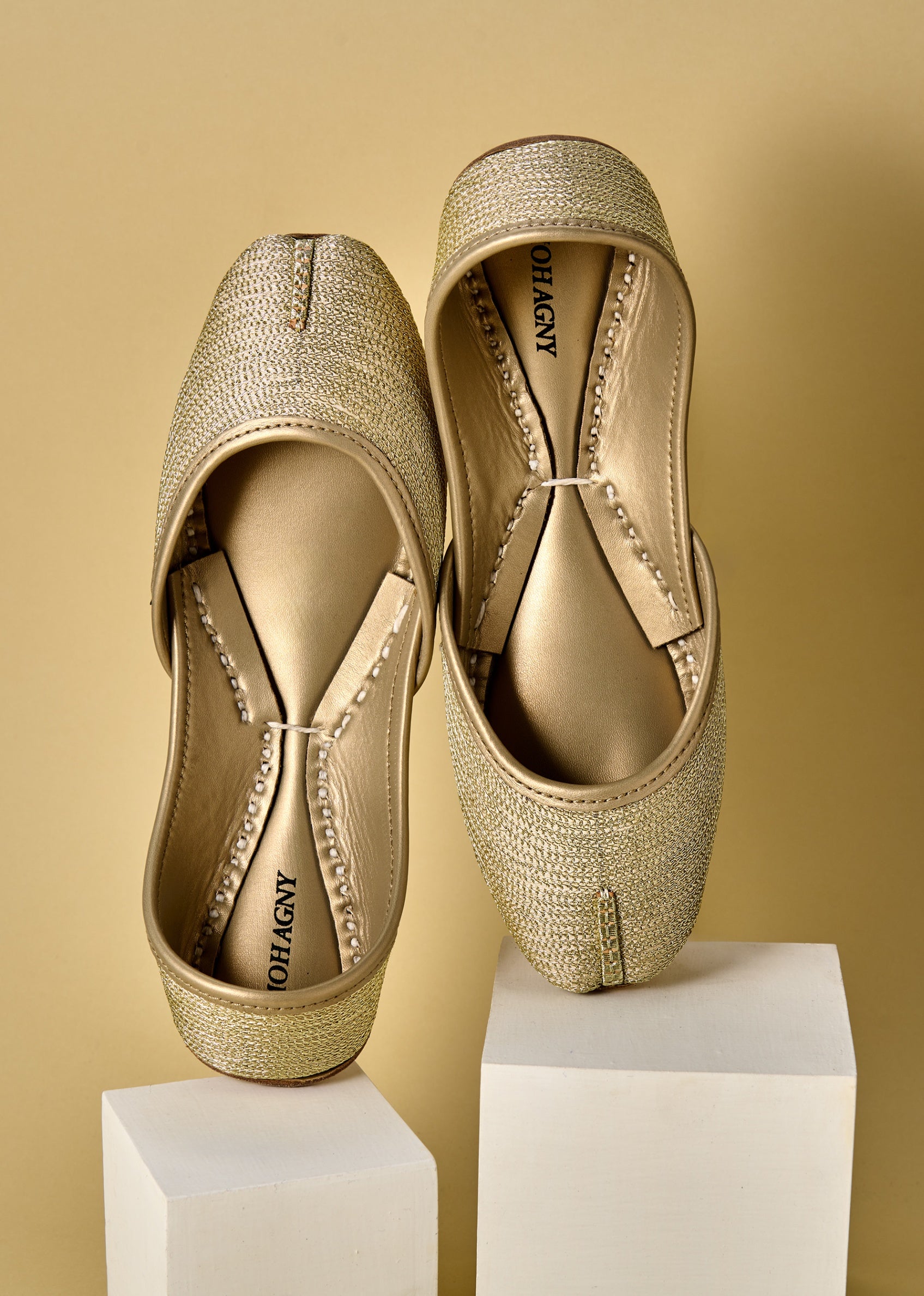 Khussa in Gold by - High Quality Women Khussa HUF5088