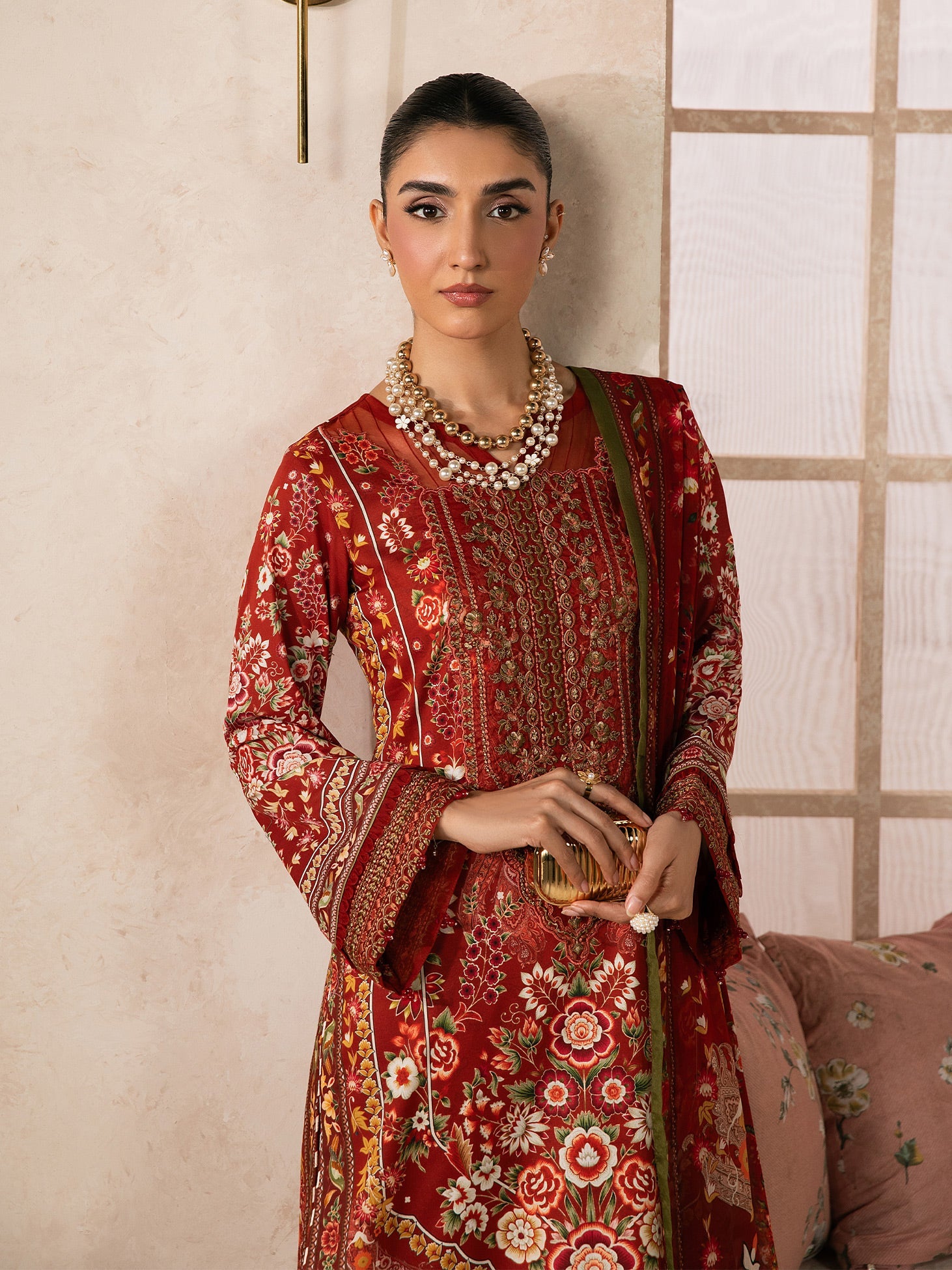 Syra Lawn – Calyx