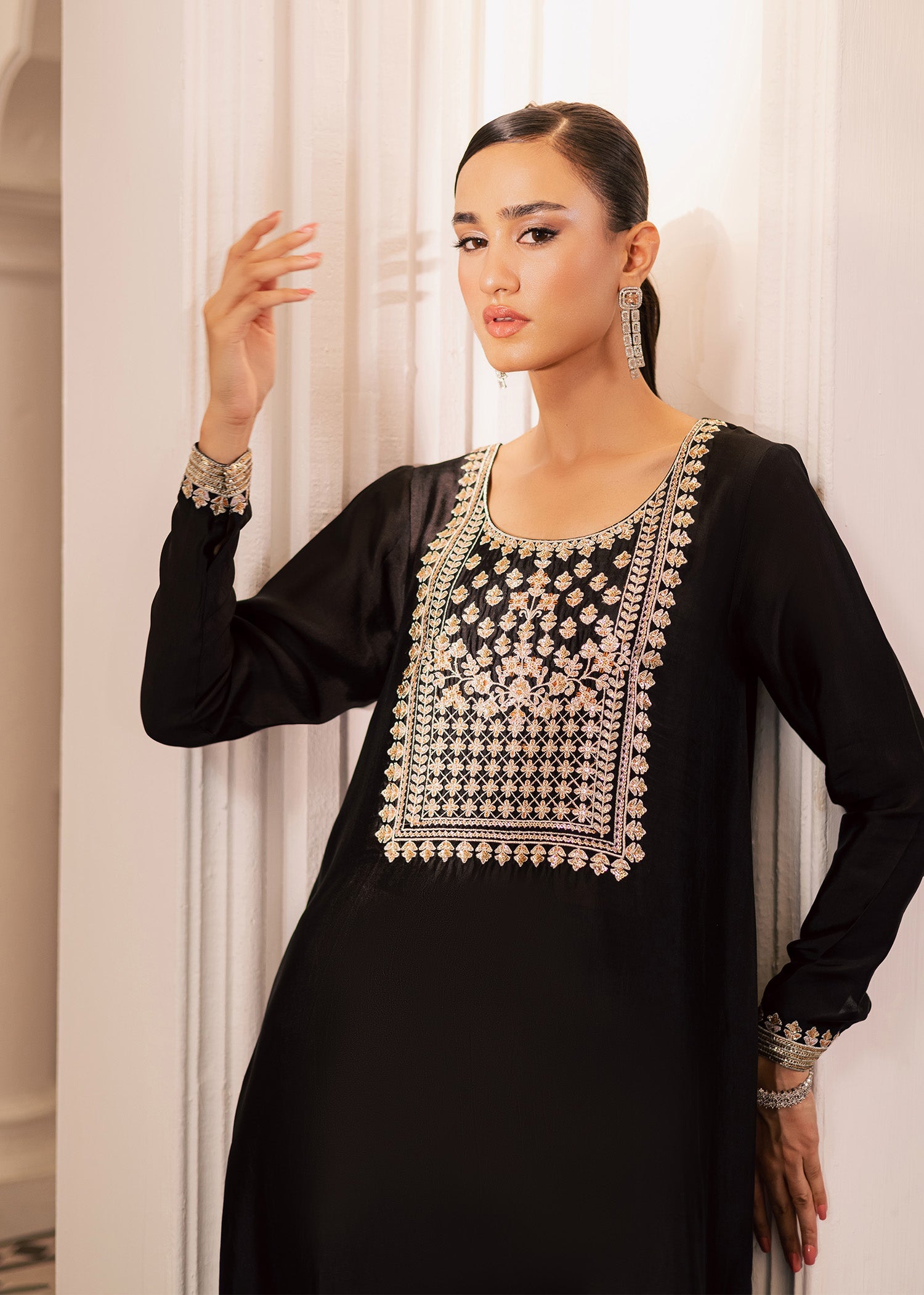 thai silk Kaftan in Black