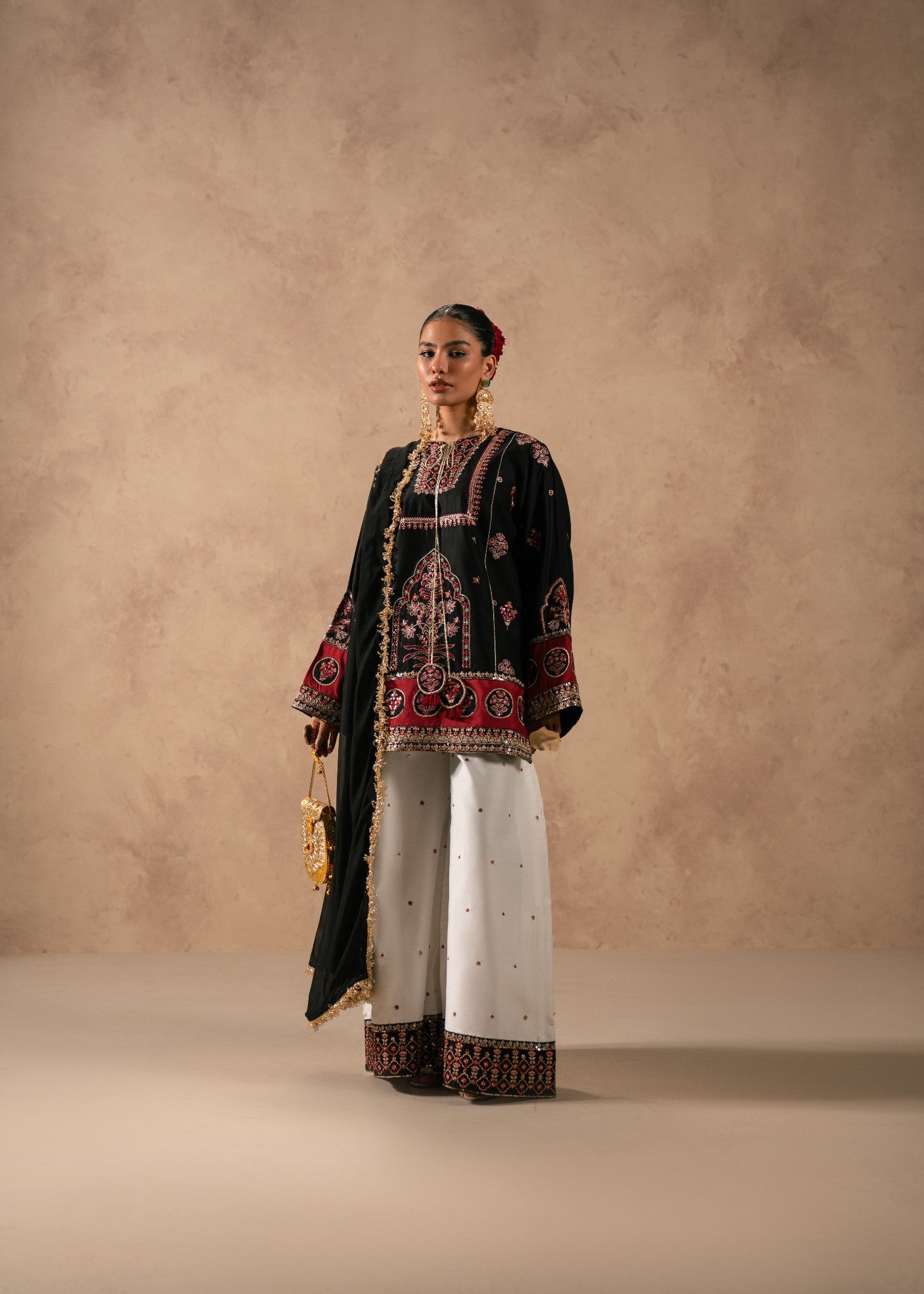 viscose thai silk Kurta Set in Black, white