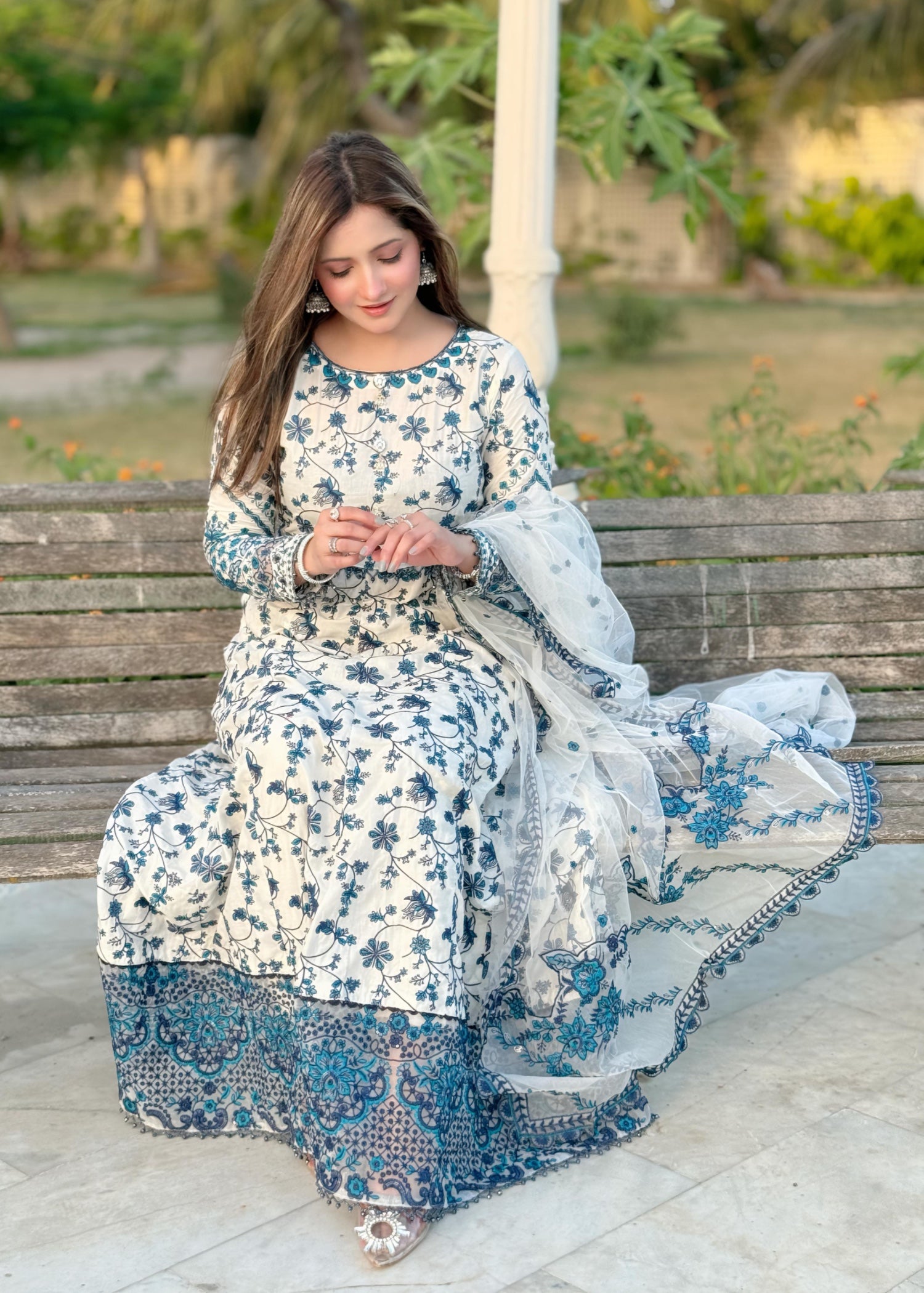 lawn Maxi in Royal blue, white