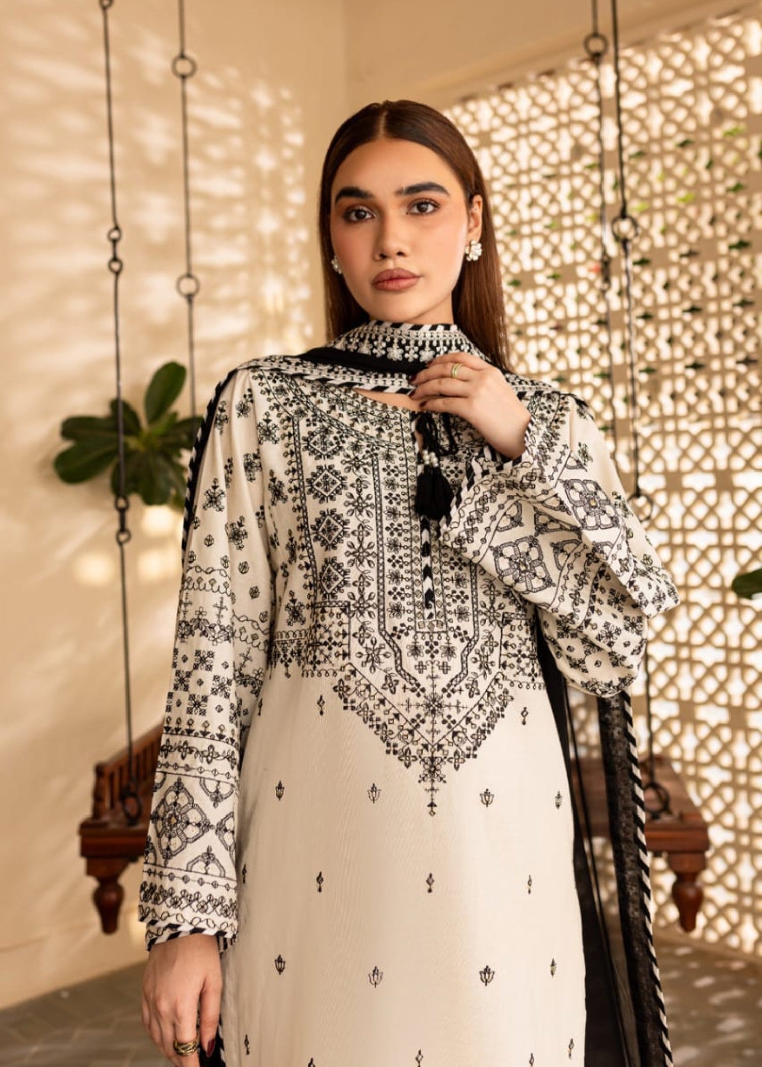 linen Kurta Set in Black, white