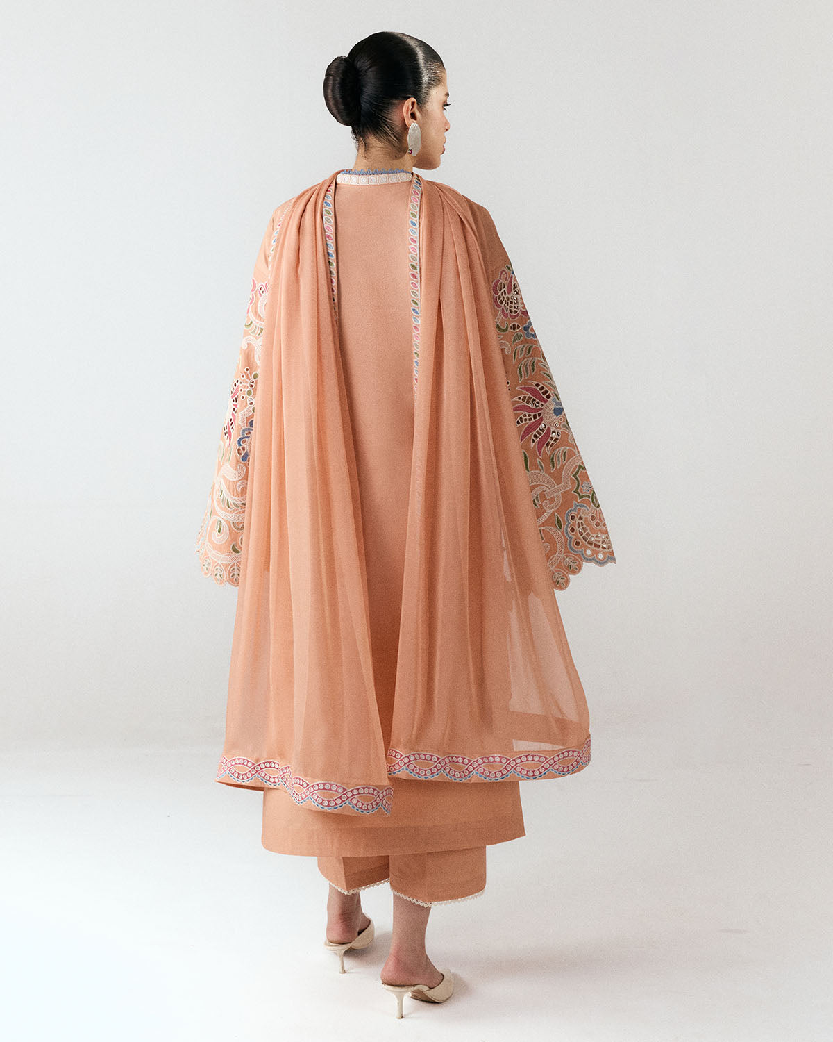 Jugnu Luxury Lawn Edit – Nila