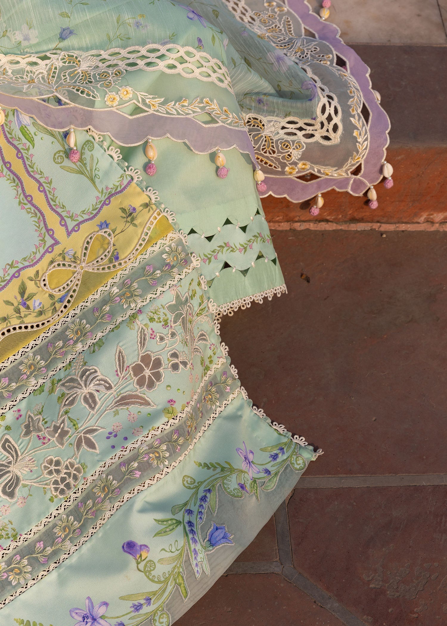Flow Luxury Lawn – SUN-KISSED LETTER-D9B