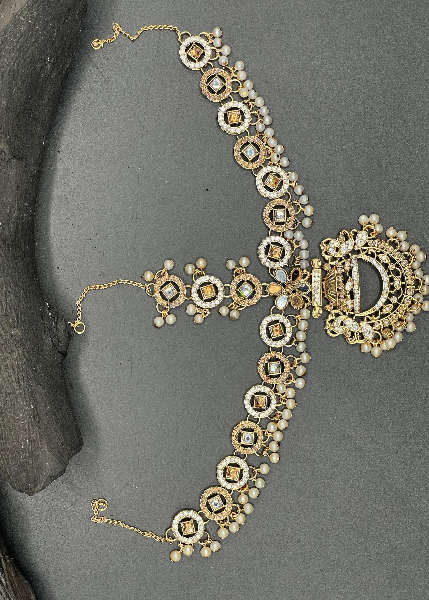 Maatha Pati in Gold Color by - Trendy Women Maatha Pati GOP3636
