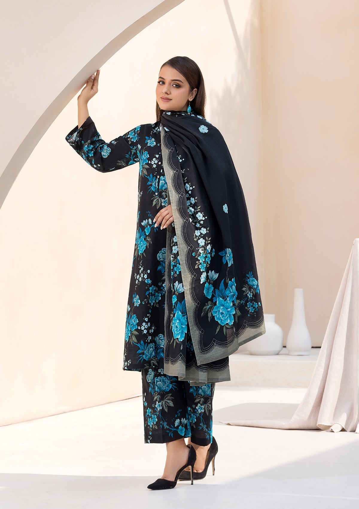 khaddar Kurta Set in Black