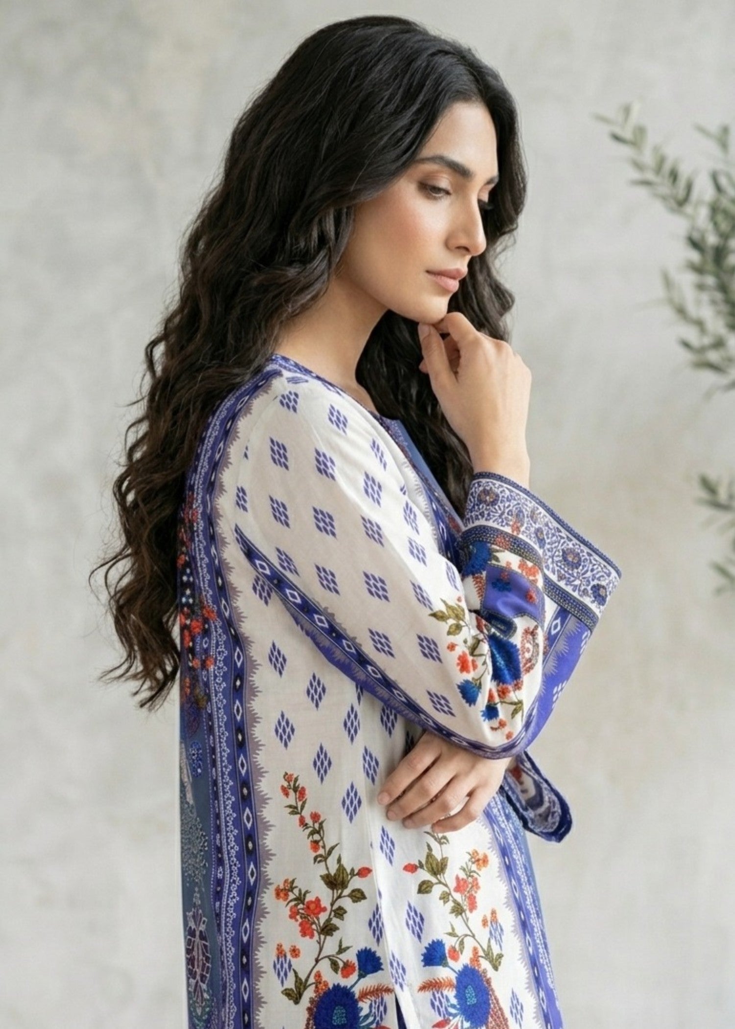 silk grip Kurta Set in Sapphire blue, white