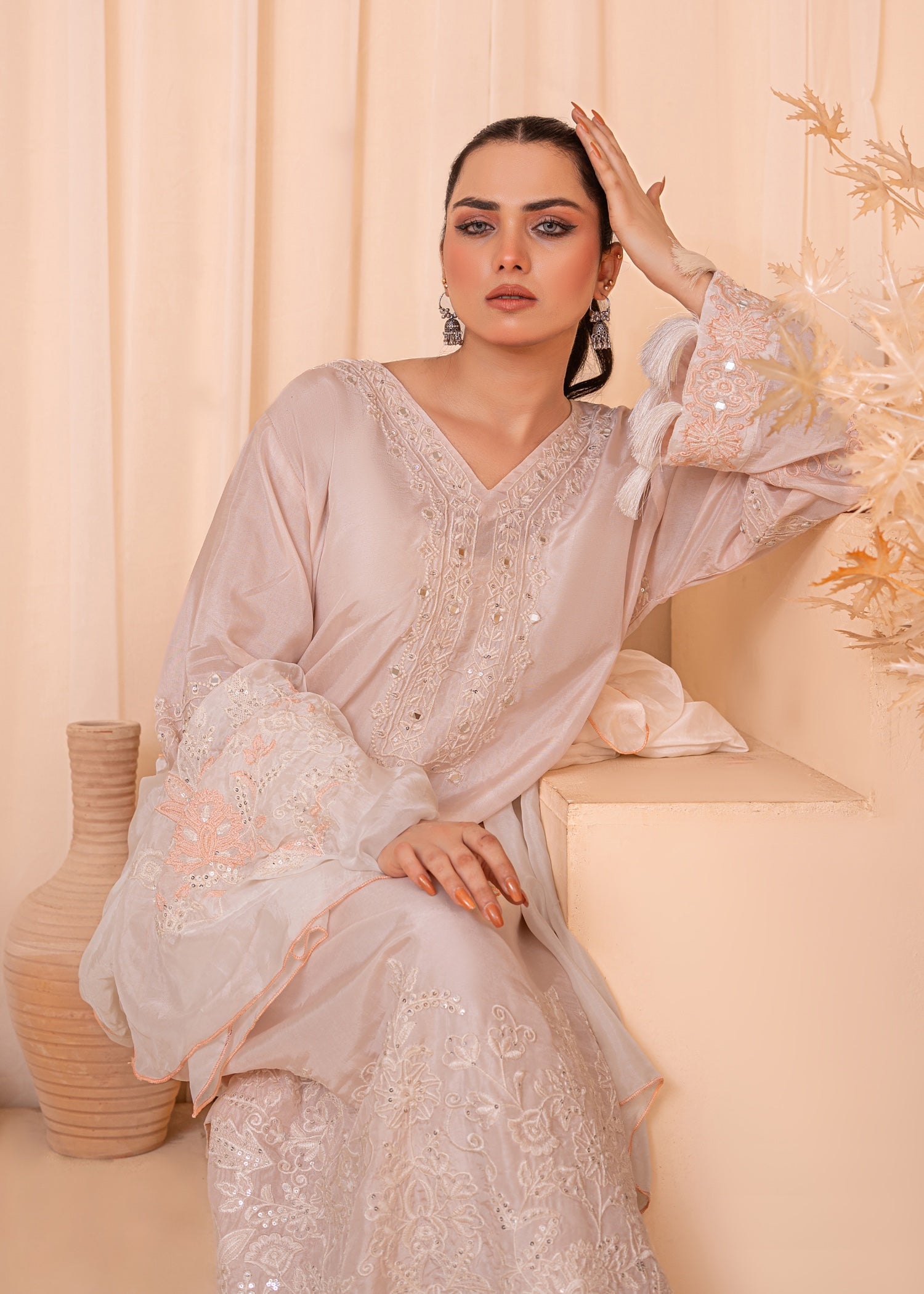 raw silk Kaftan in Off-white, silver