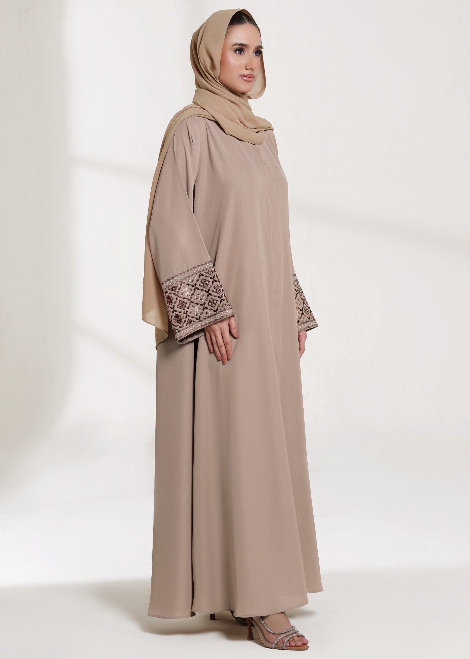 nidha Abaya in Khaki brown
