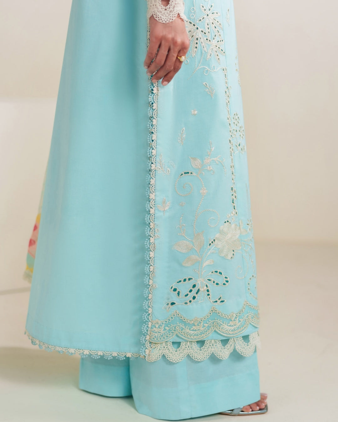 Whispers of Summer Luxury Lawn – SYLVIA