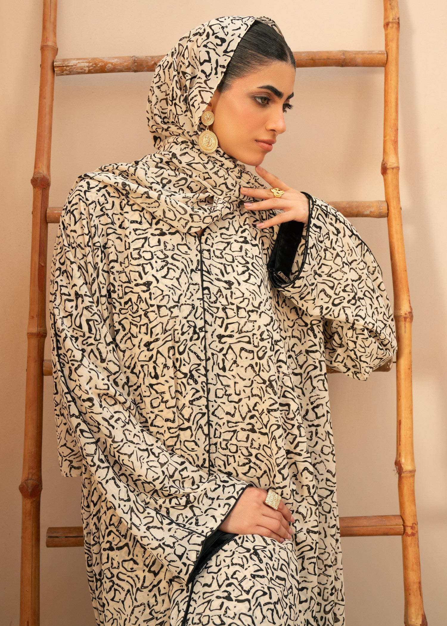 chiffon Abaya in Ivory, black, multi