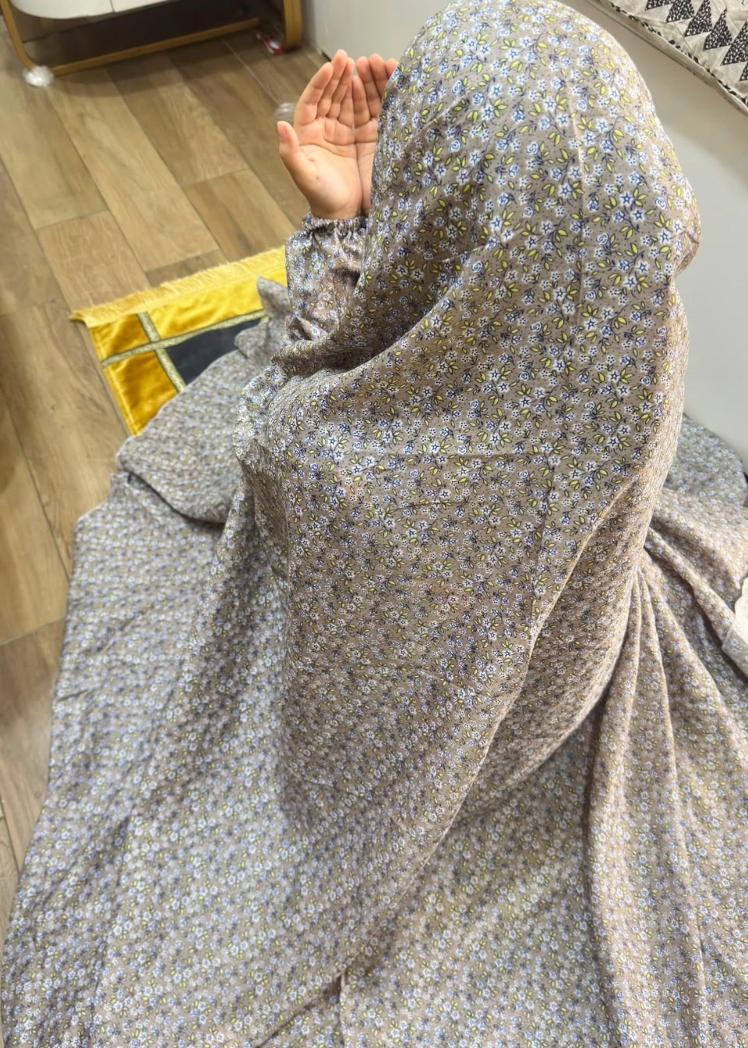 lawn Chaddar in Silver