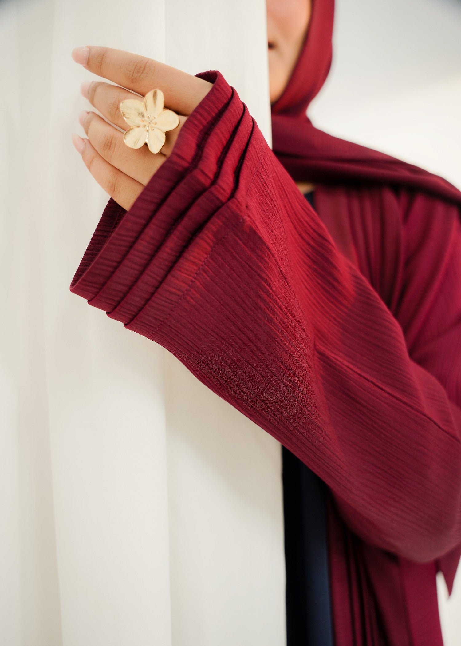 polyester Abaya in Burgundy