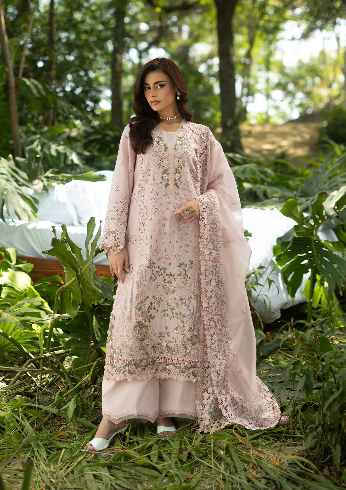 Luxury Lawn – ELQ-1b Love Escape