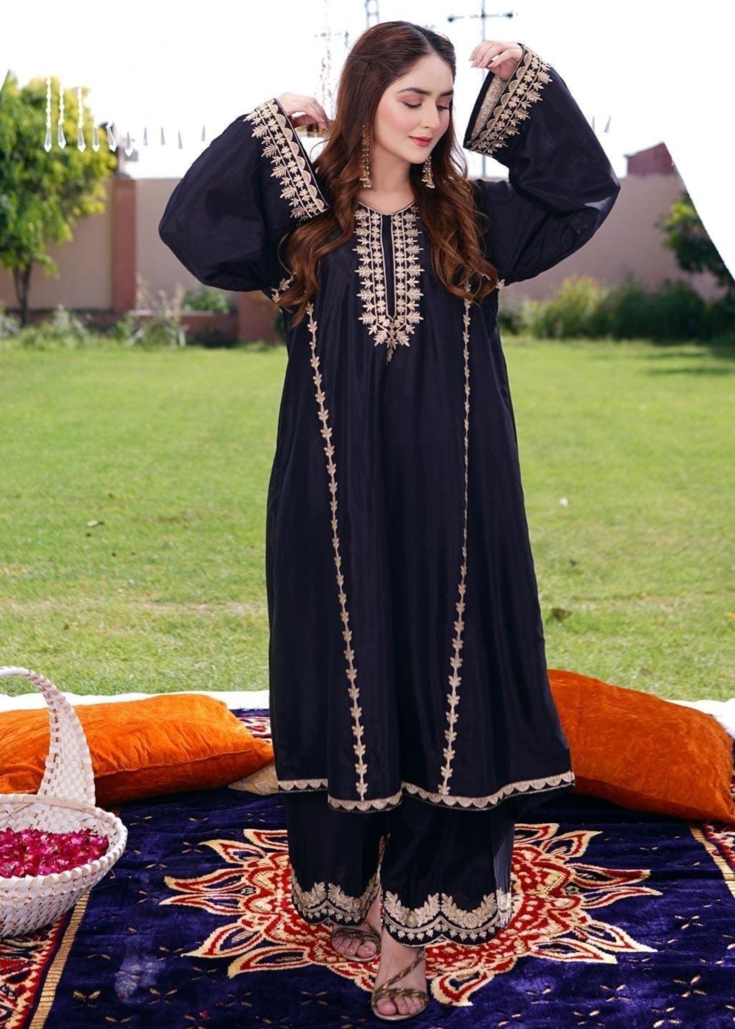 raw silk Pishwas in Black
